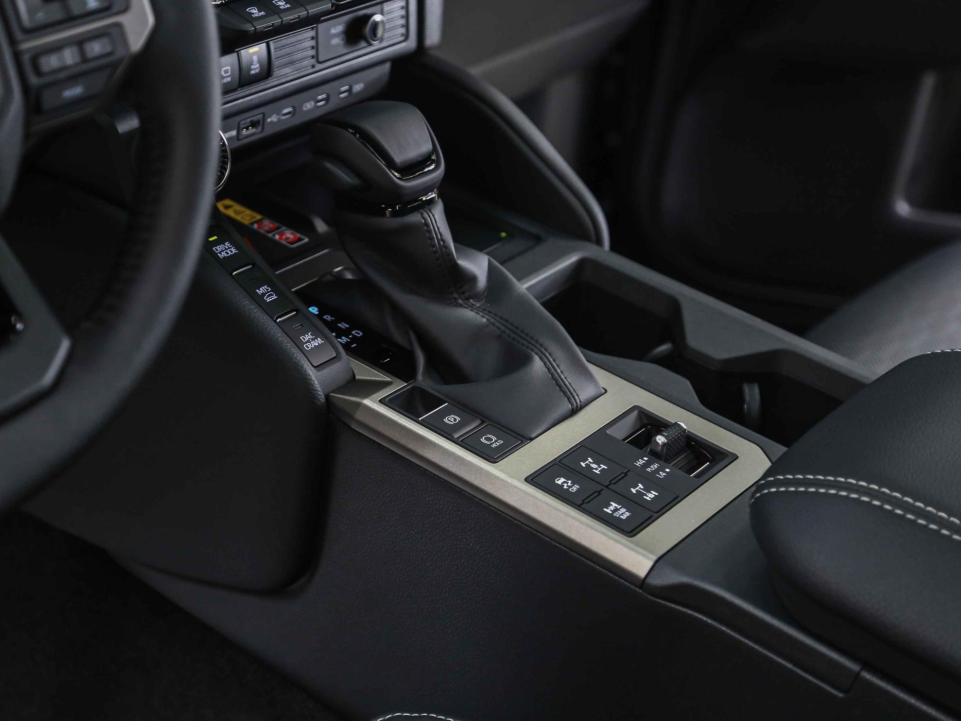 Toyota Land Cruiser Prado 2026, черный, ДЦ Орехово