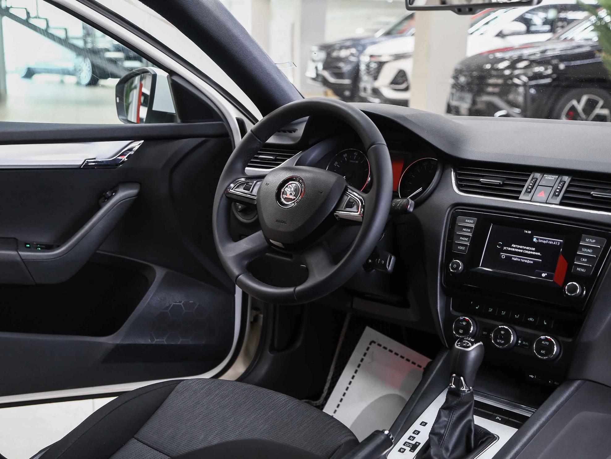 Skoda Octavia 2014, белый, ДЦ Орехово