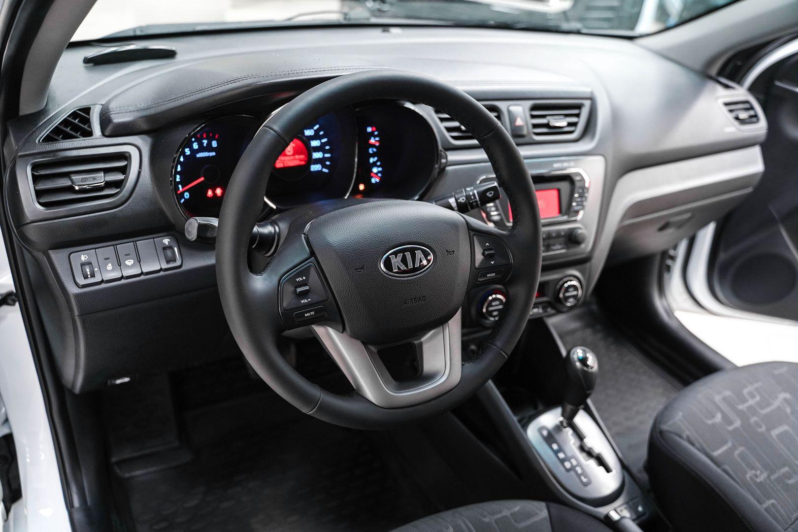 Kia Rio 2013, белый, ДЦ Орехово
