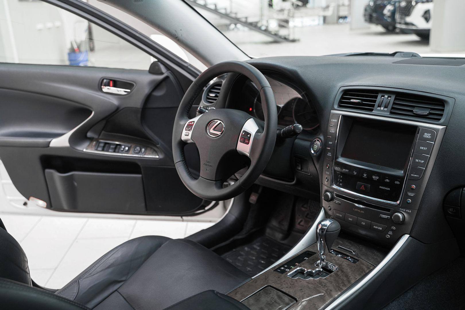 Lexus IS 2011, белый, ДЦ Орехово