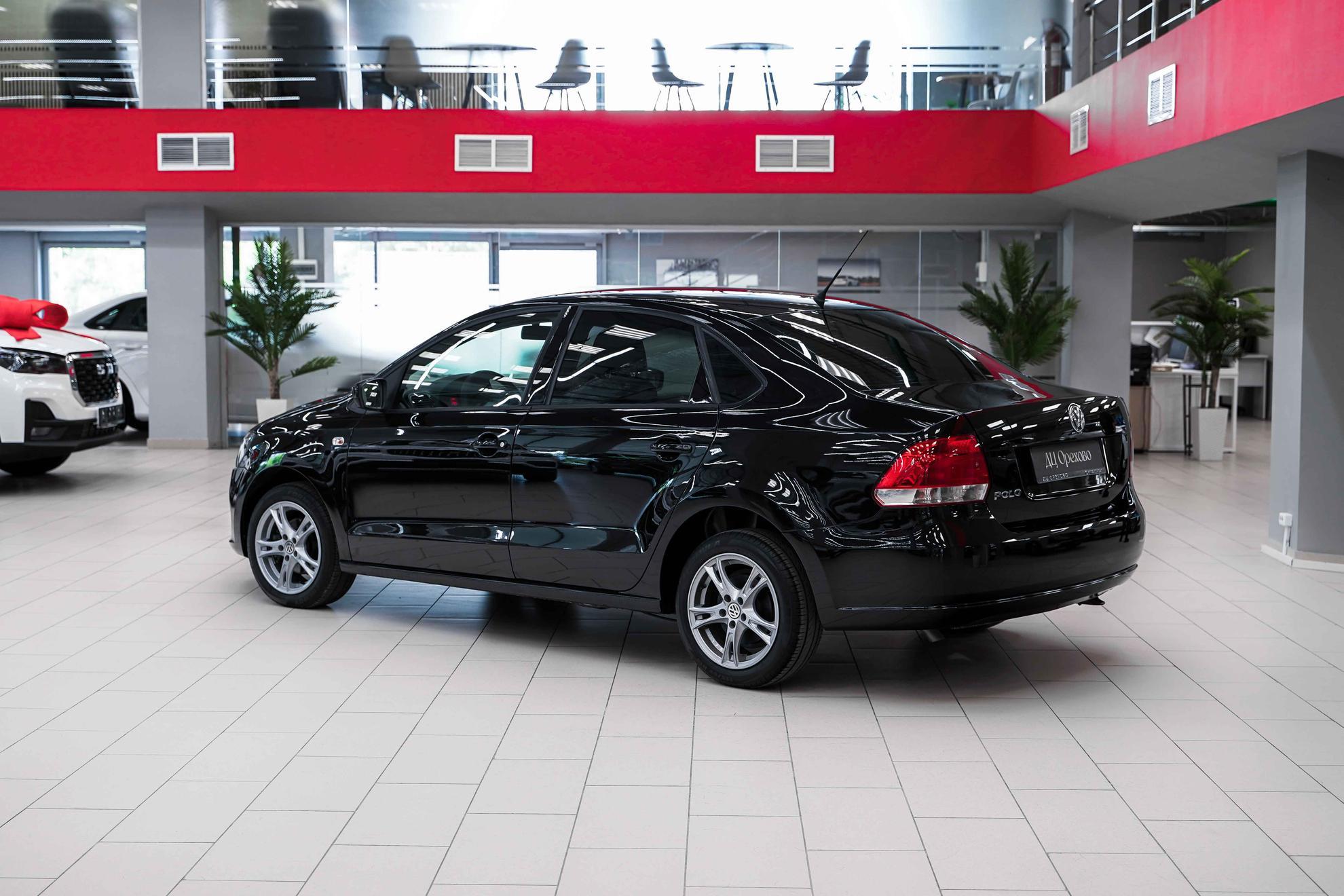 Volkswagen Polo 2011, черный, ДЦ Орехово