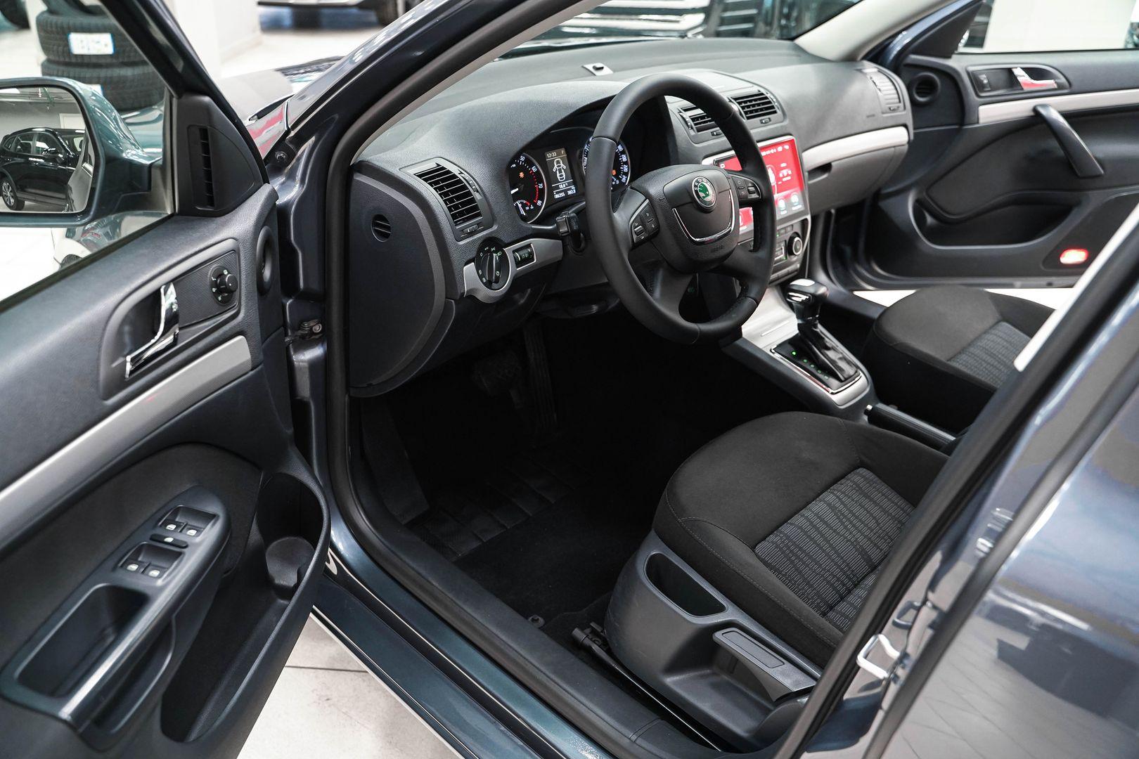 Skoda Octavia 2011, серый, ДЦ Орехово