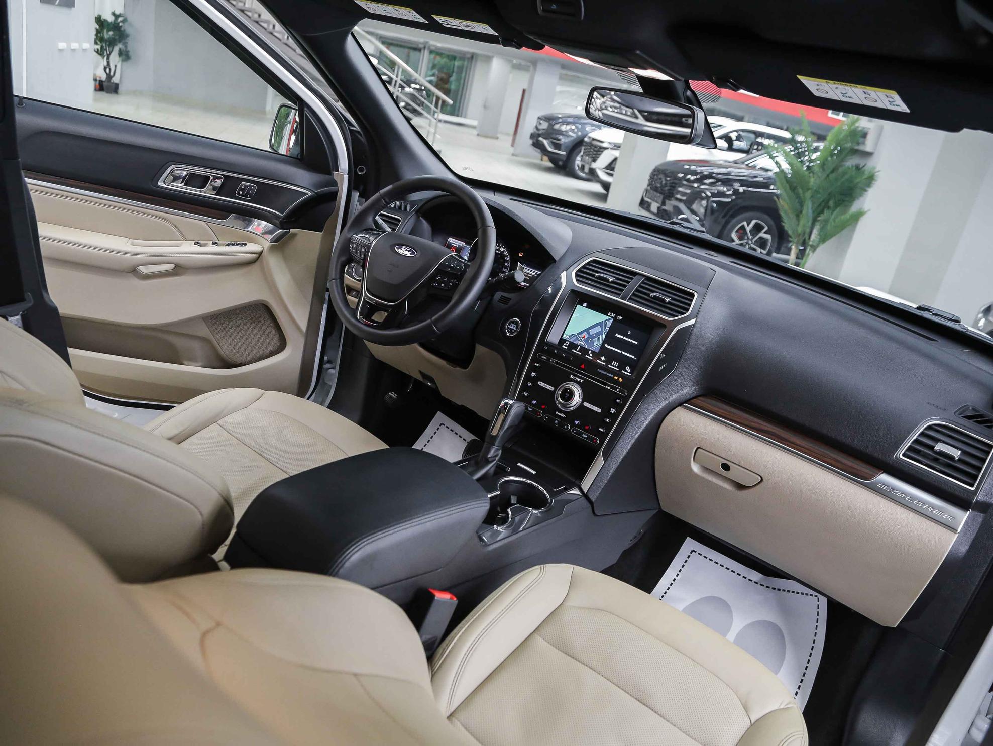 Ford Explorer 2018, белый, ДЦ Орехово