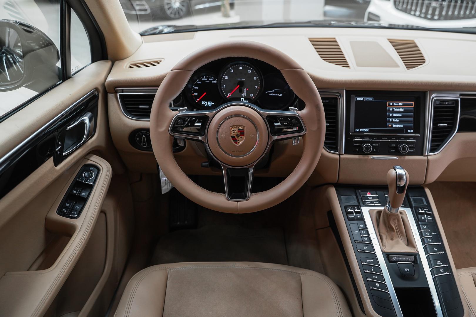 Porsche Macan 2014, черный, ДЦ Орехово