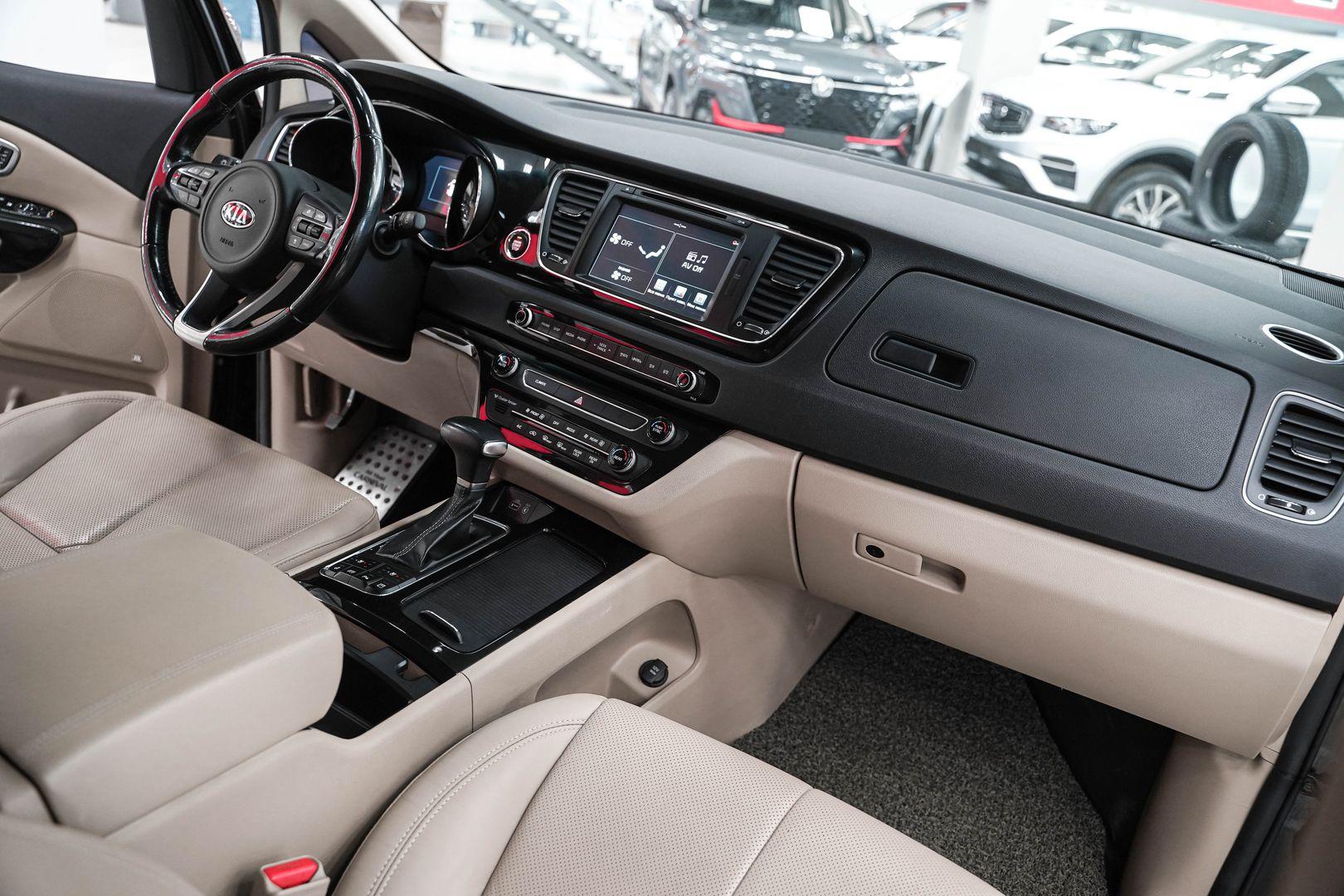 Kia Carnival 2017, черный, ДЦ Орехово