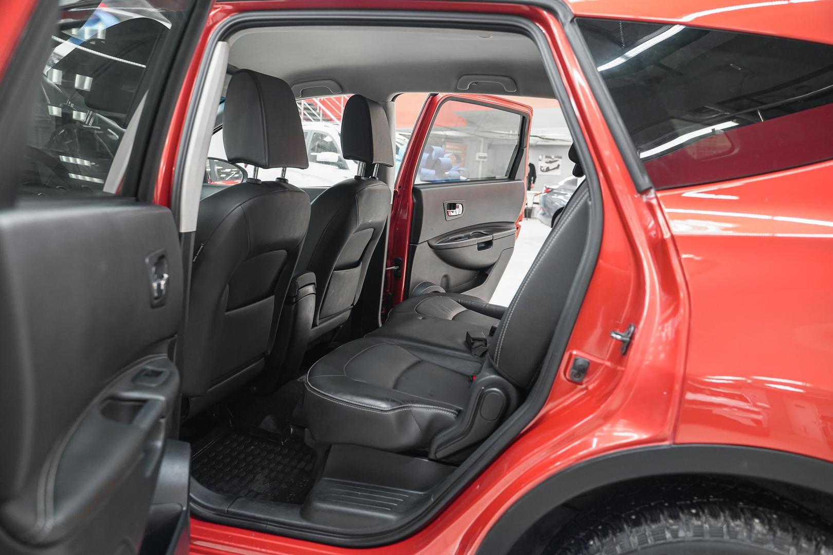 Nissan Qashqai+2 2008, красный, ДЦ Орехово