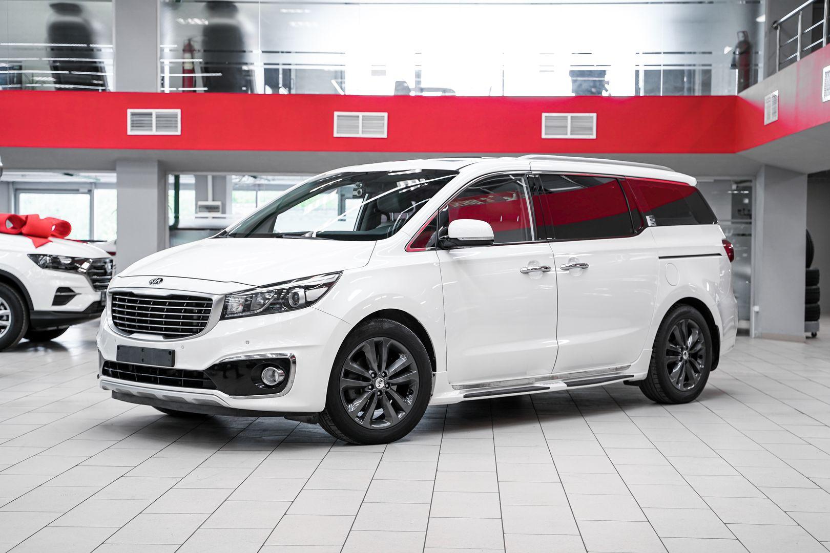 Kia Carnival 2017, белый, ДЦ Орехово