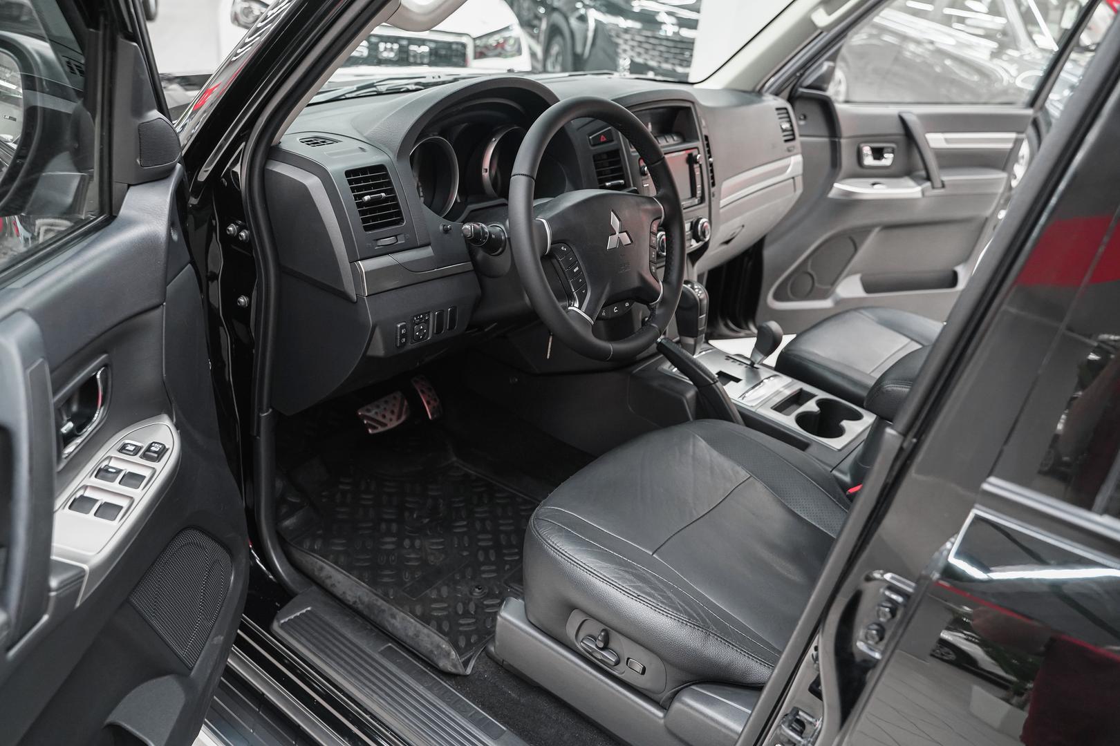 Mitsubishi Pajero 2012, черный, ДЦ Орехово