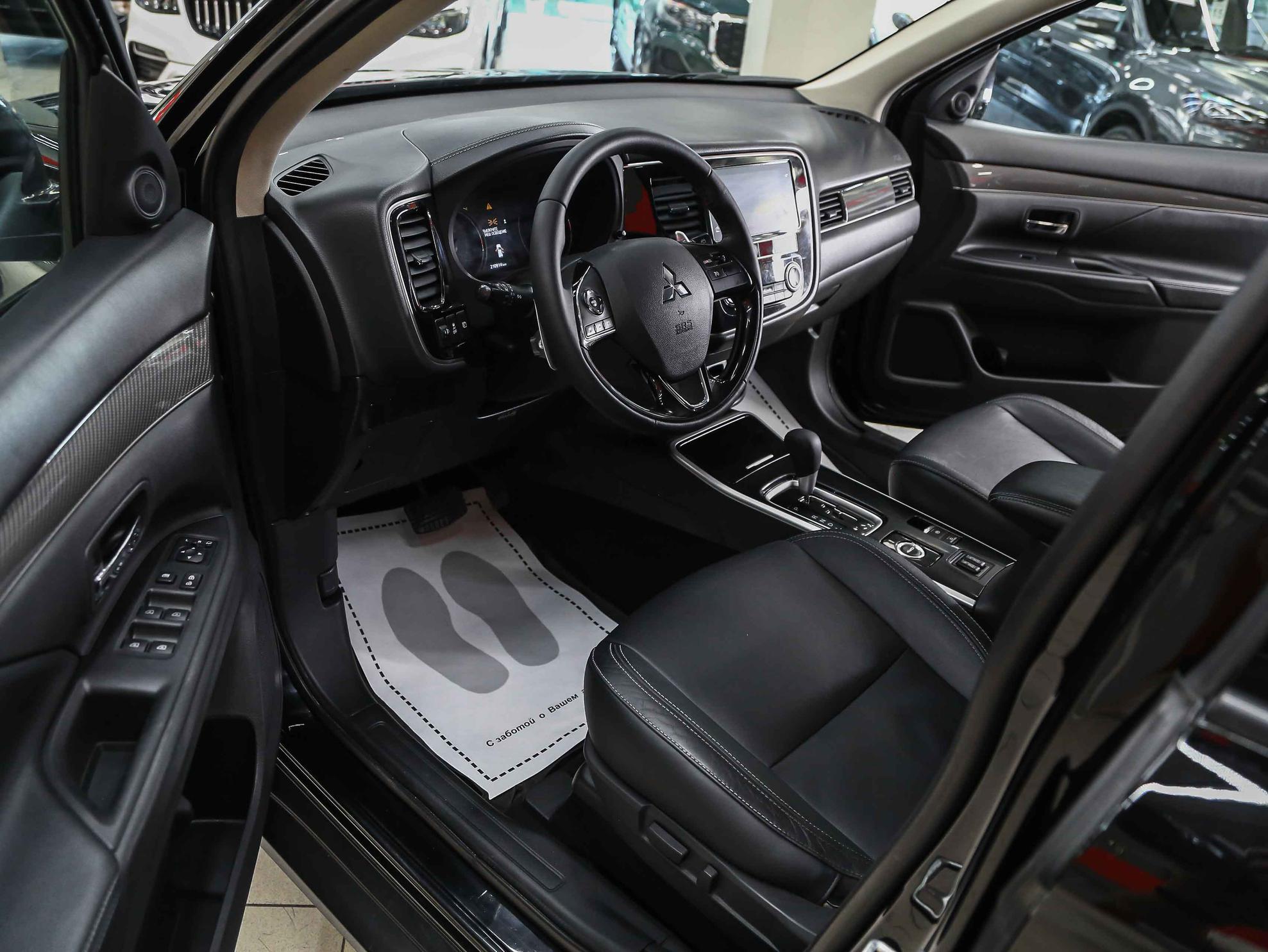 Mitsubishi Outlander 2019, черный, ДЦ Орехово