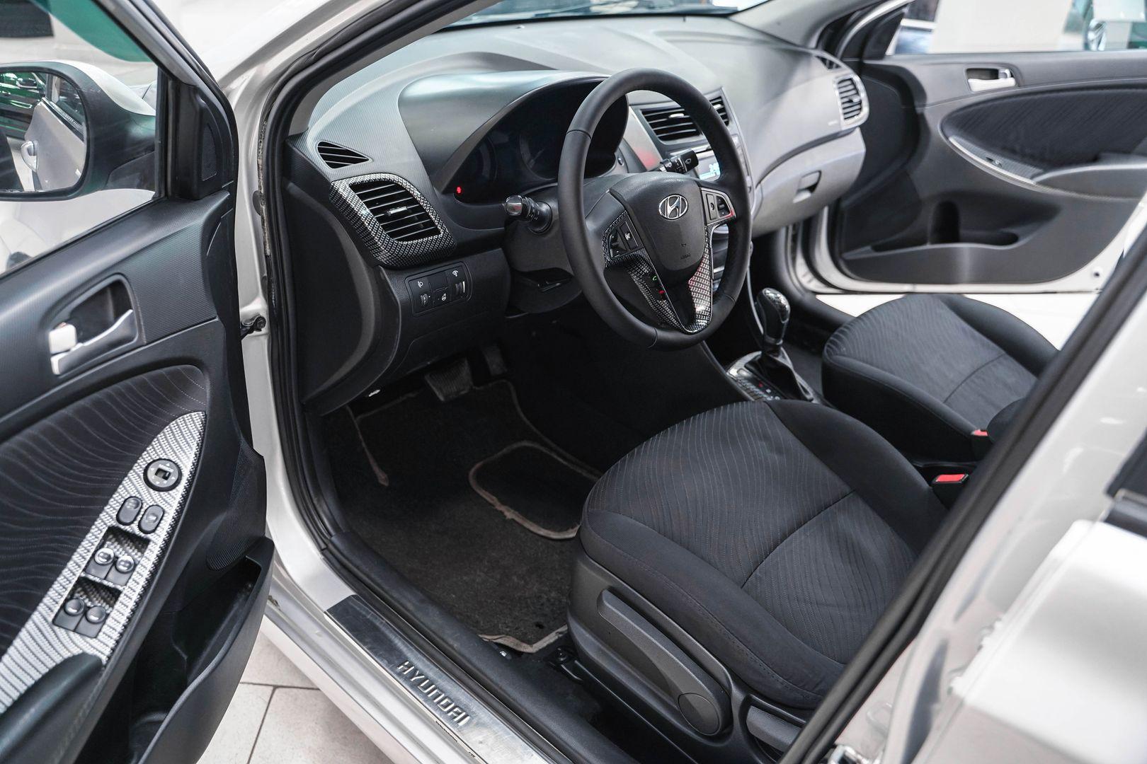 Hyundai Solaris 2015, серебряный, ДЦ Орехово