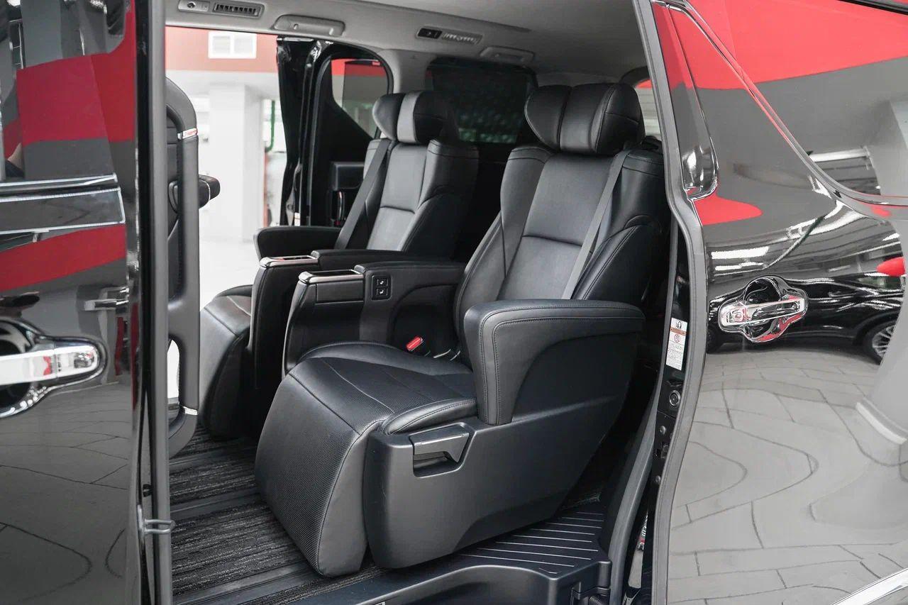 Toyota Alphard 2019, черный, ДЦ Орехово