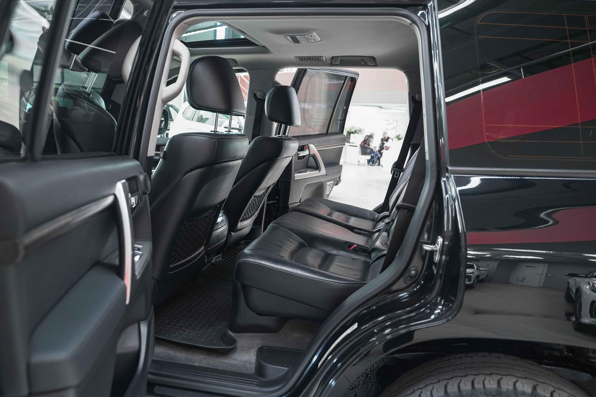 Toyota Land Cruiser 2014, черный, ДЦ Орехово