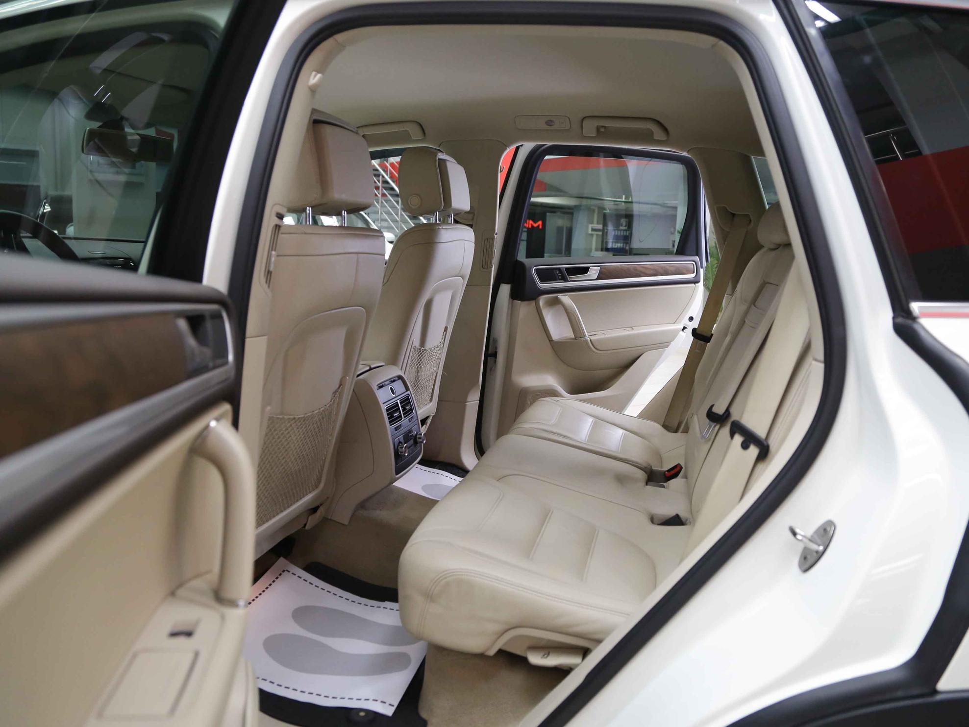 Volkswagen Touareg 2011, белый, ДЦ Орехово