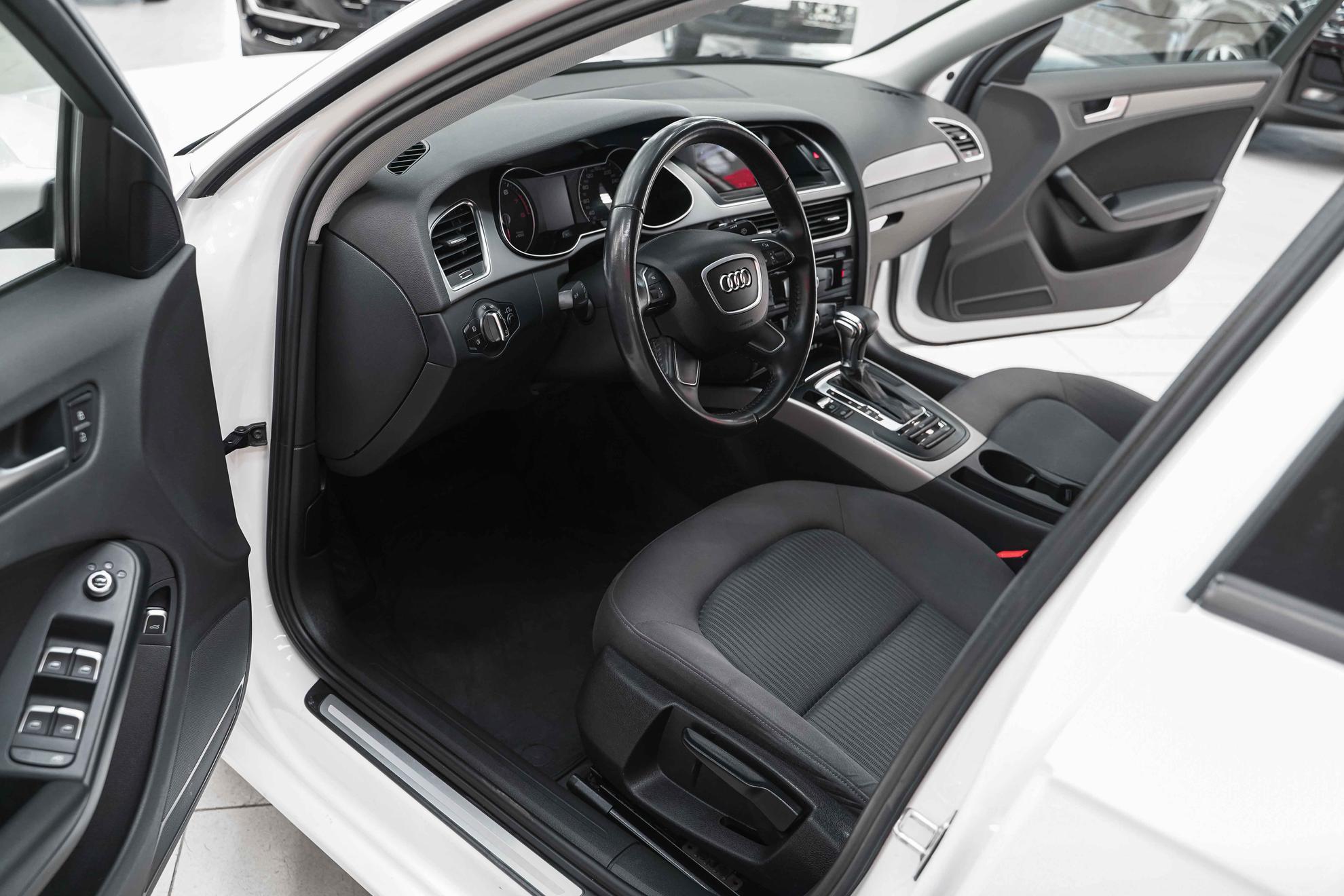 Audi A4 2014, белый, ДЦ Орехово