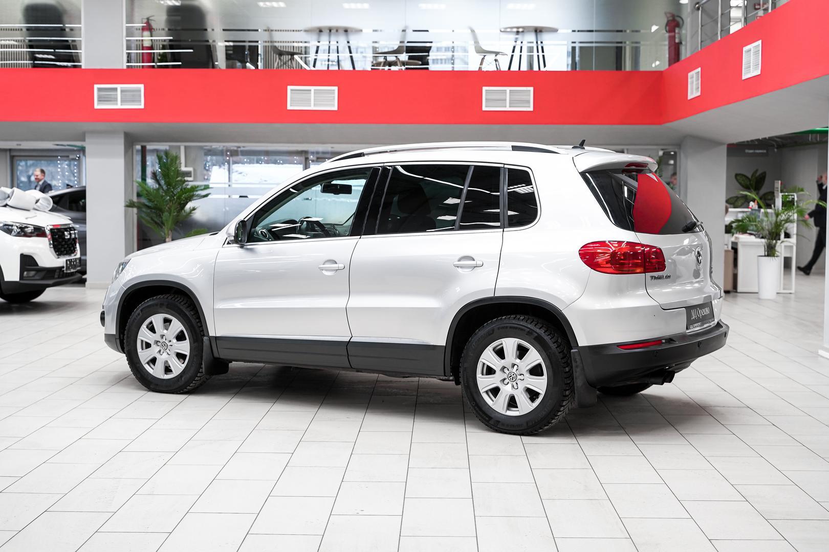 Volkswagen Tiguan 2012, серебряный, ДЦ Орехово