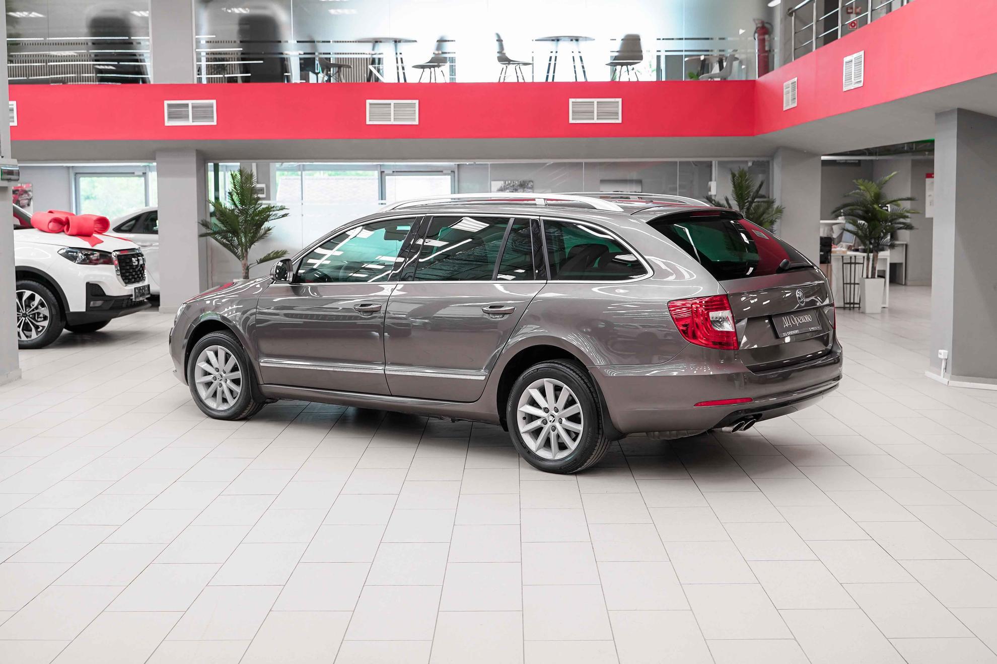 Skoda Superb 2014, бежевый, ДЦ Орехово