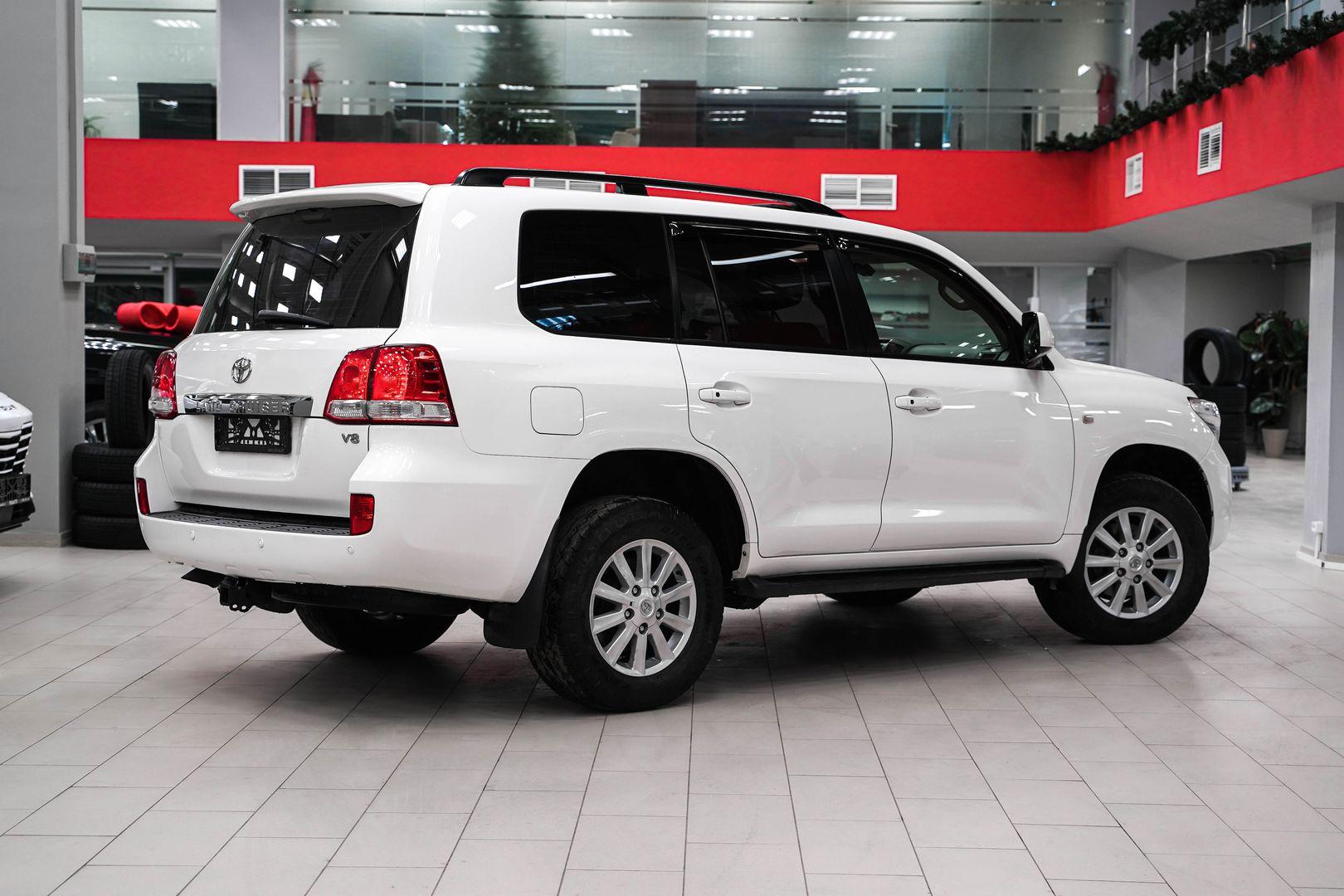 Toyota Land Cruiser 2011, белый, ДЦ Орехово