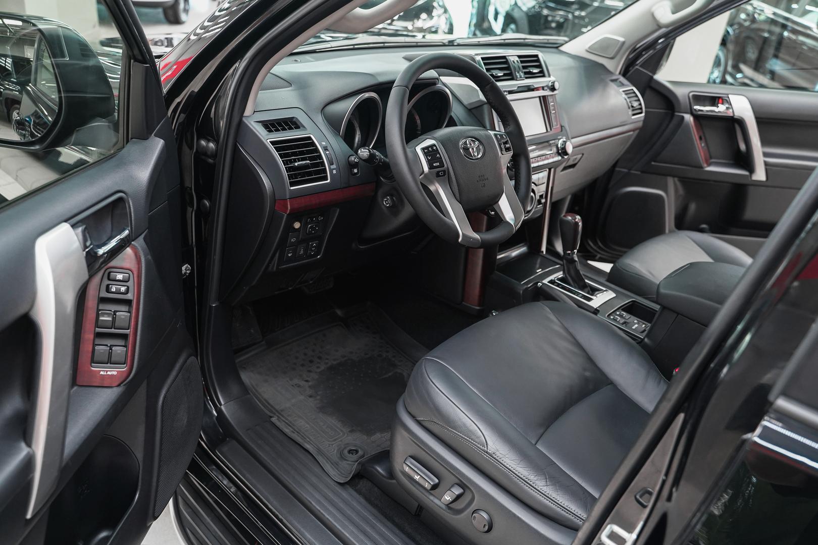 Toyota Land Cruiser Prado 2014, черный, ДЦ Орехово