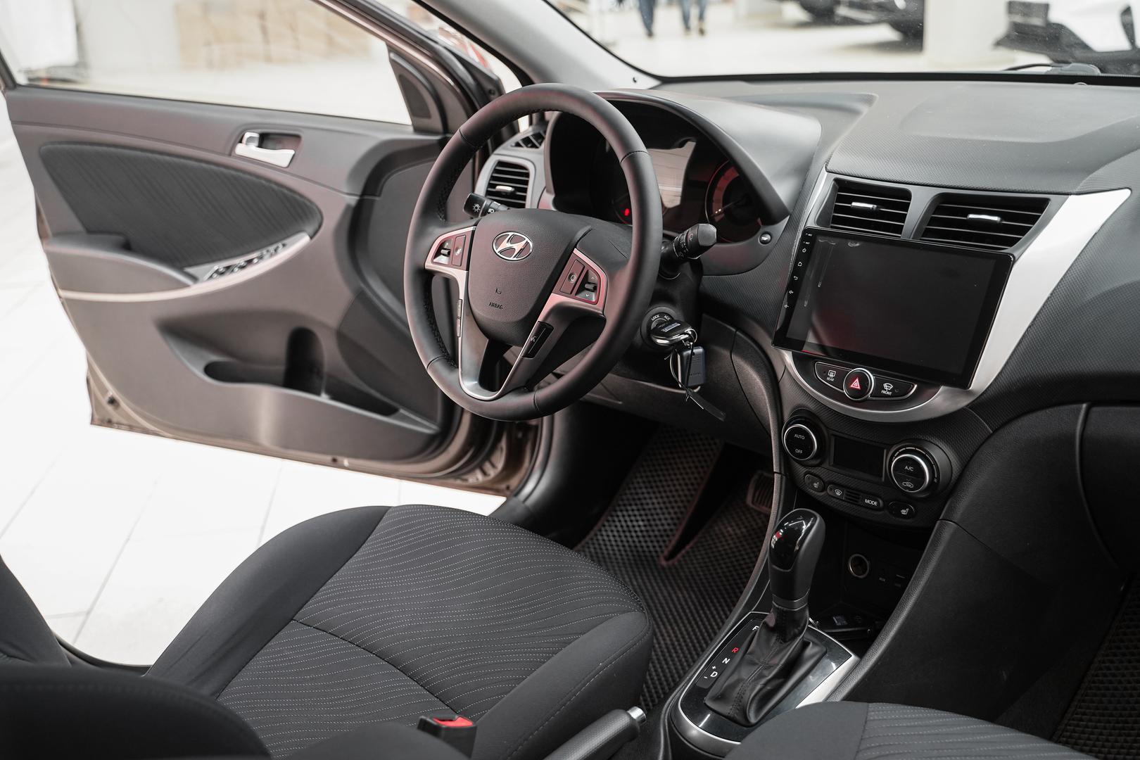 Hyundai Solaris 2014, коричневый, ДЦ Орехово