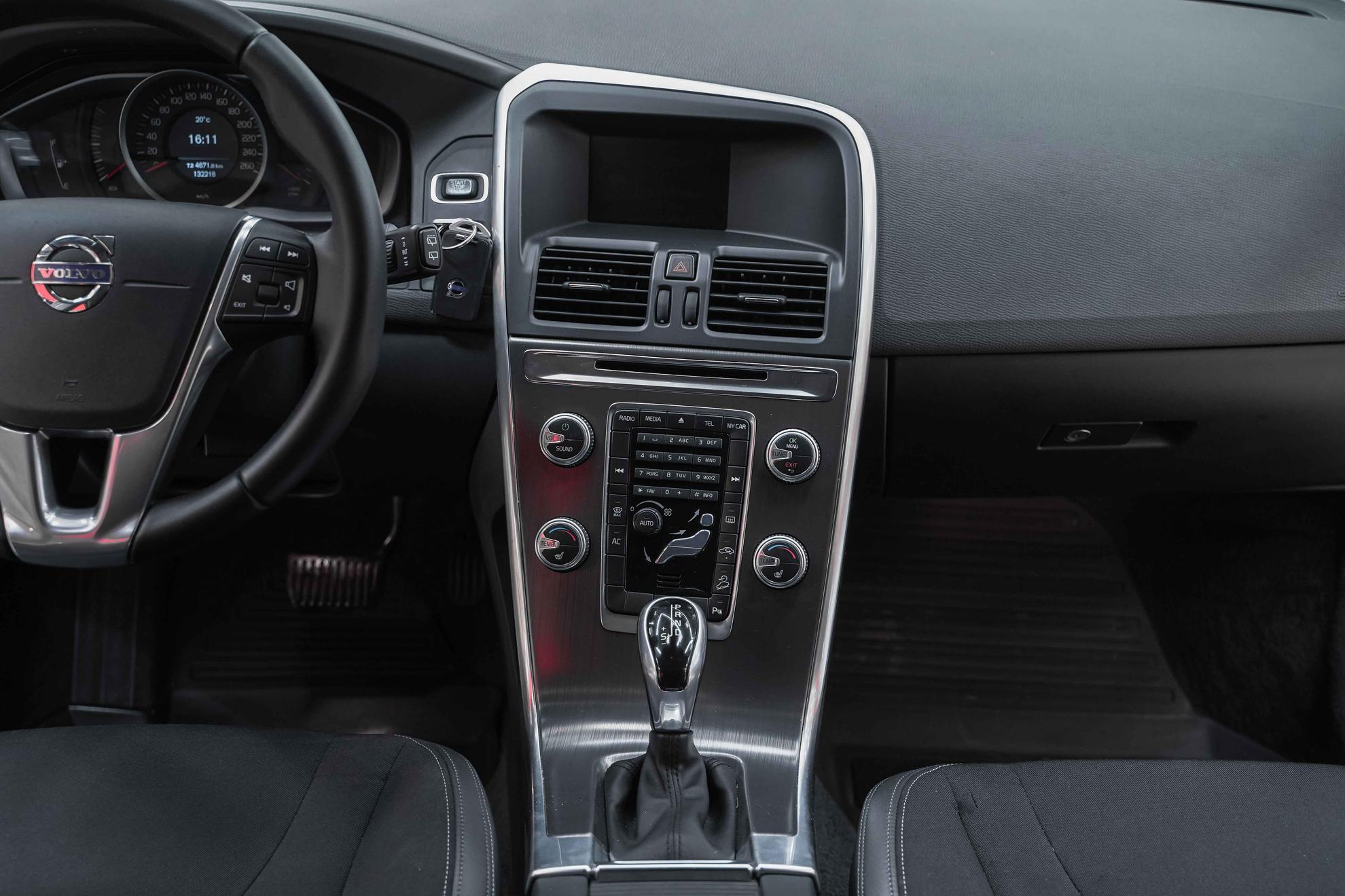 Volvo XC60 2015, серый, ДЦ Орехово