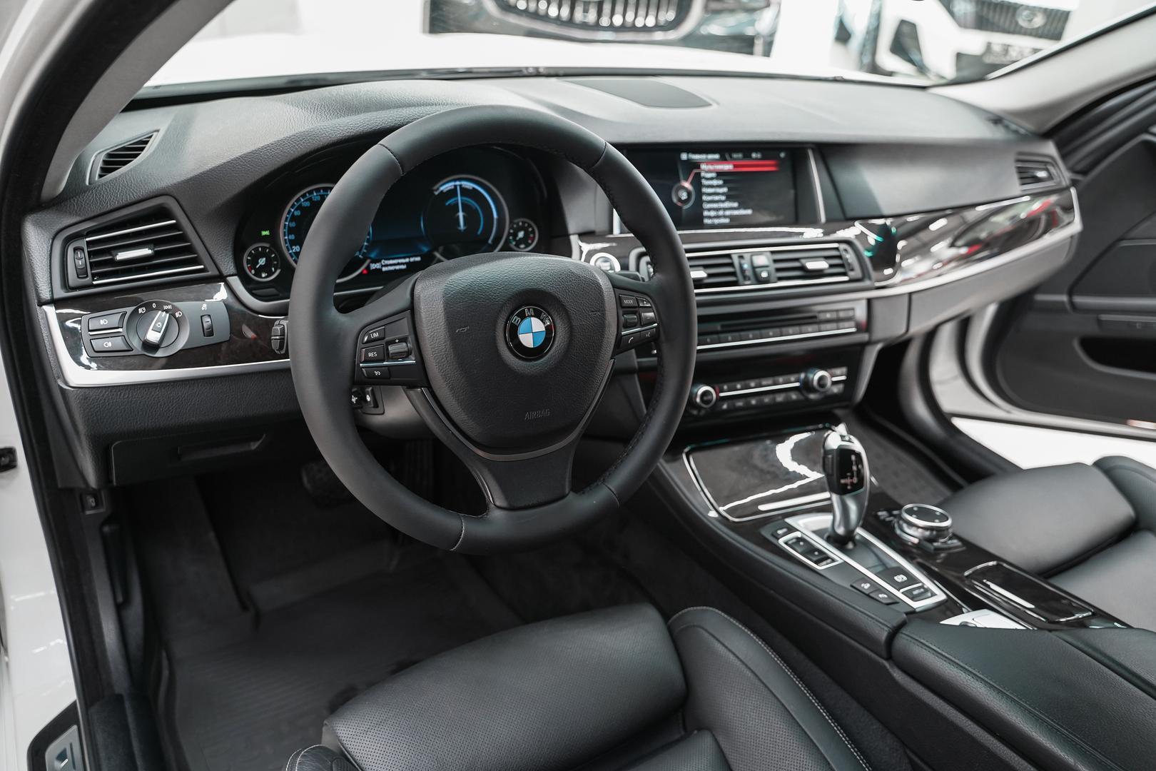 BMW 5 серии 2015, белый, ДЦ Орехово