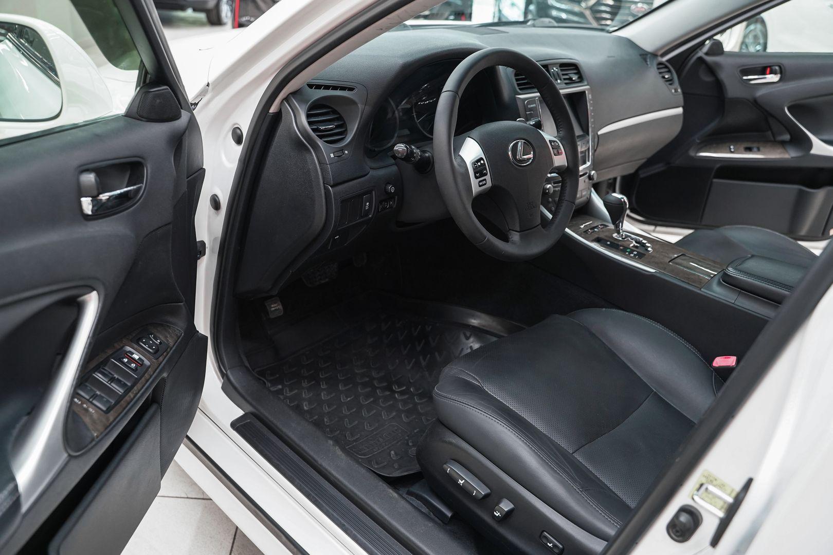 Lexus IS 2011, белый, ДЦ Орехово