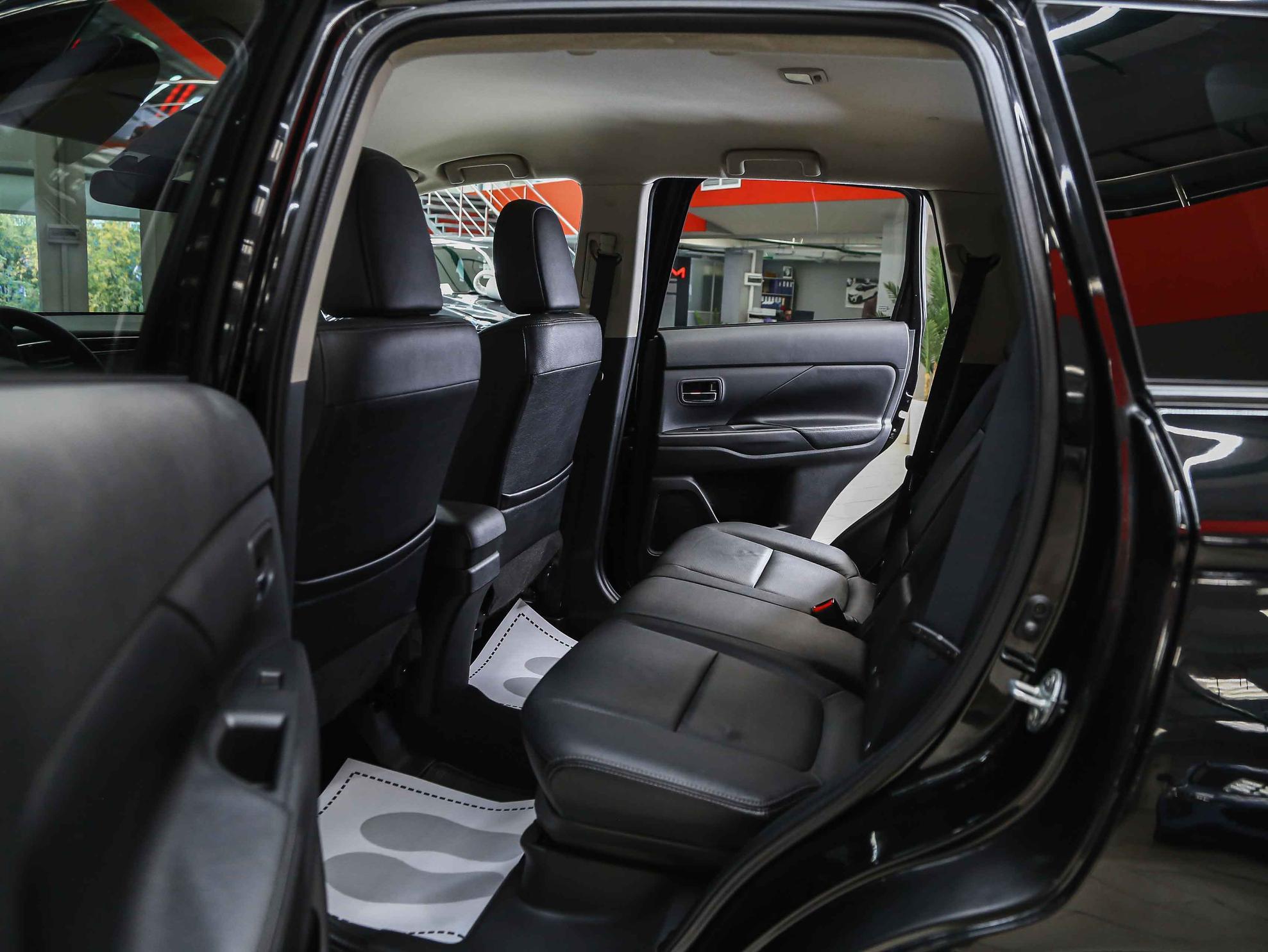 Mitsubishi Outlander 2013, черный, ДЦ Орехово