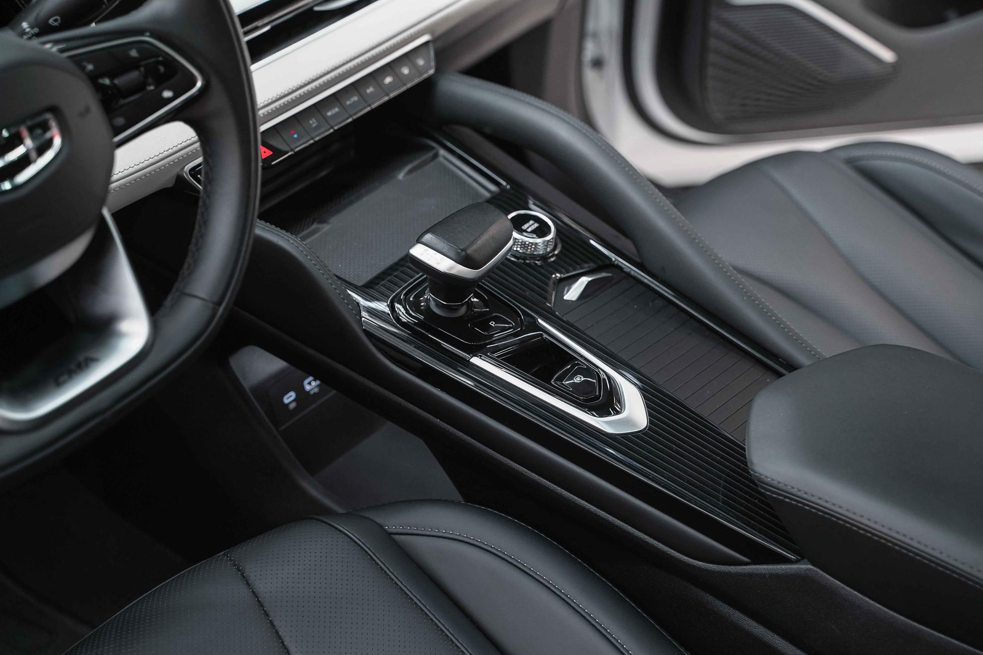 Geely Monjaro 2023, белый, ДЦ Орехово