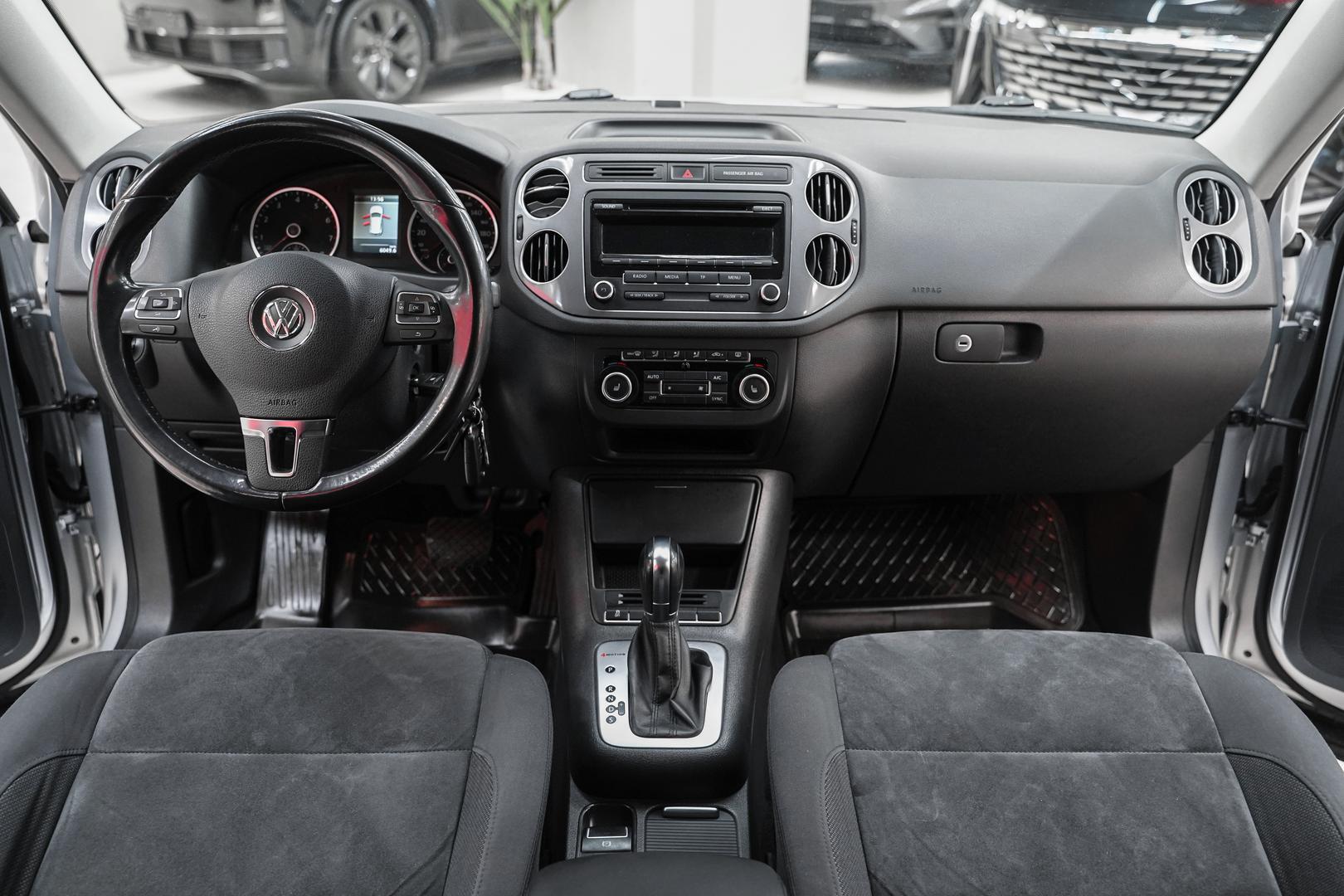 Volkswagen Tiguan 2012, серебряный, ДЦ Орехово