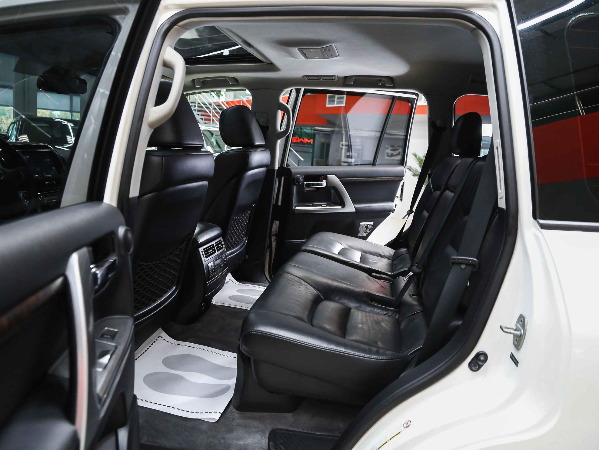 Toyota Land Cruiser 2013, белый, ДЦ Орехово