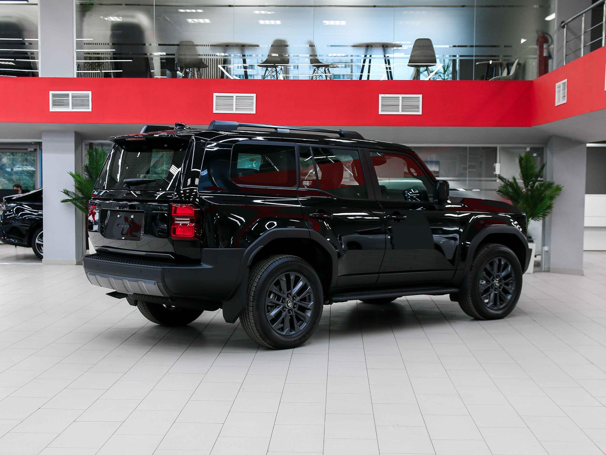 Toyota Land Cruiser Prado 2026, черный, ДЦ Орехово