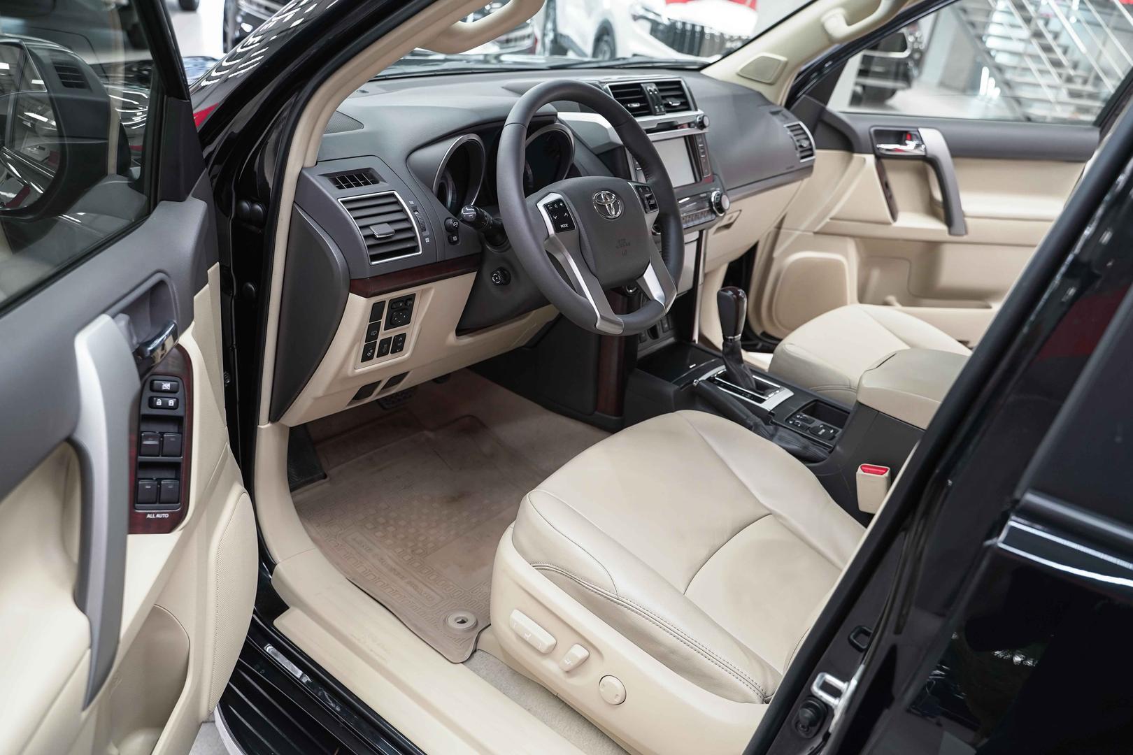 Toyota Land Cruiser Prado 2016, черный, ДЦ Орехово