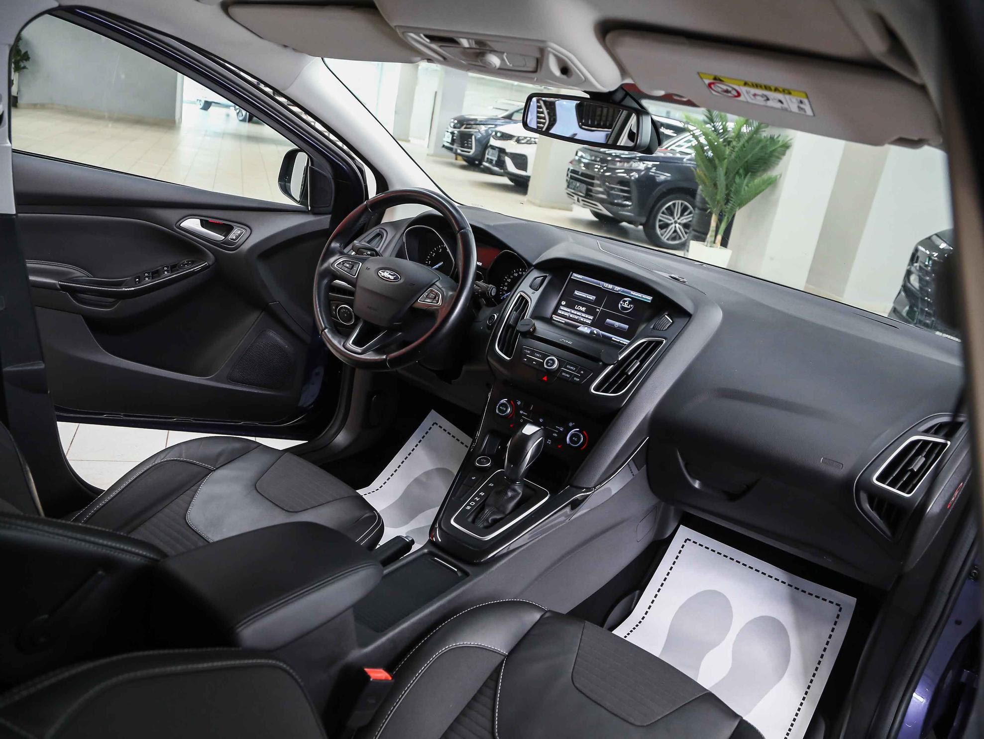 Ford Focus 2017, синий, ДЦ Орехово