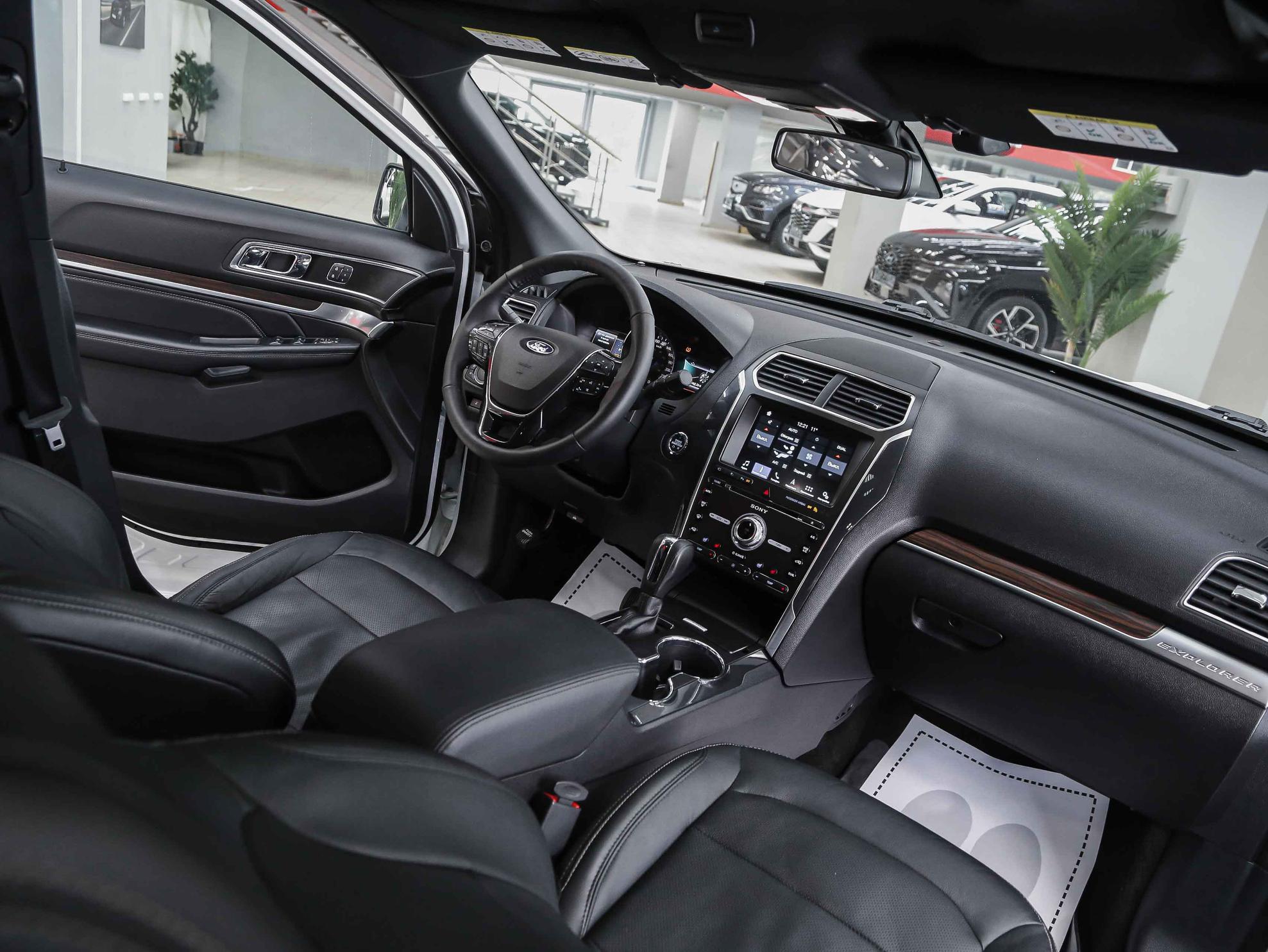 Ford Explorer 2018, белый, ДЦ Орехово