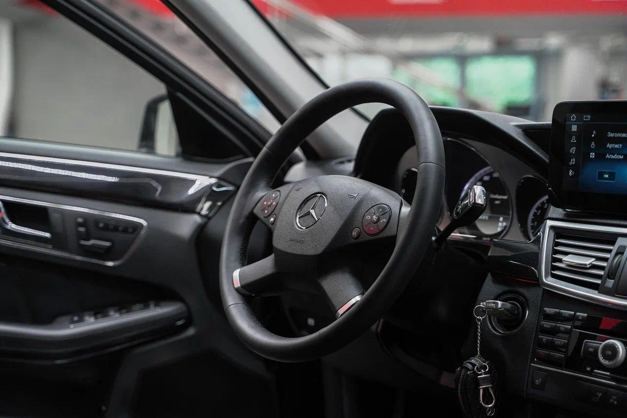 Mercedes-Benz E-Класс 2011, черный, ДЦ Орехово
