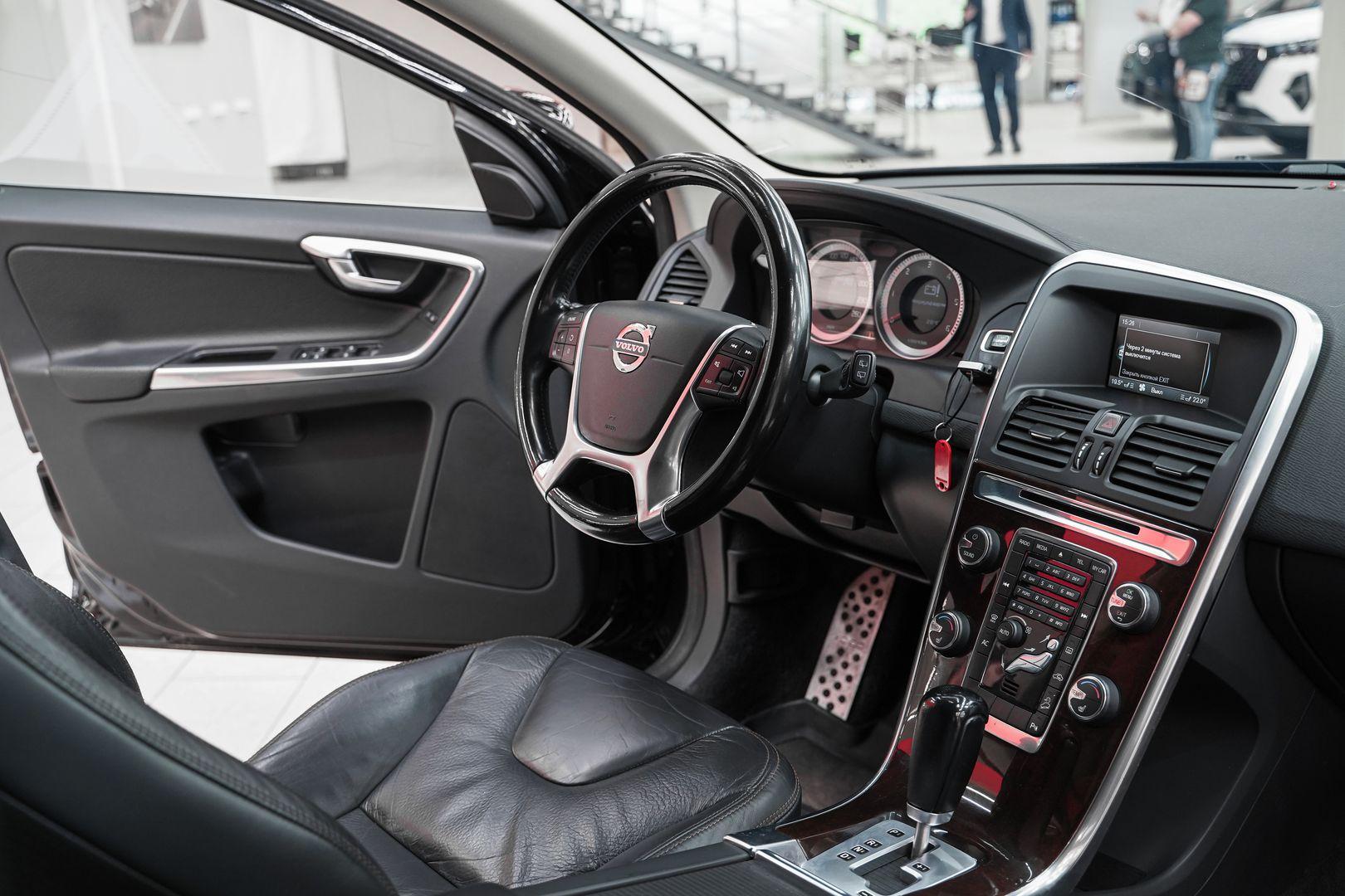 Volvo XC60 2012, черный, ДЦ Орехово