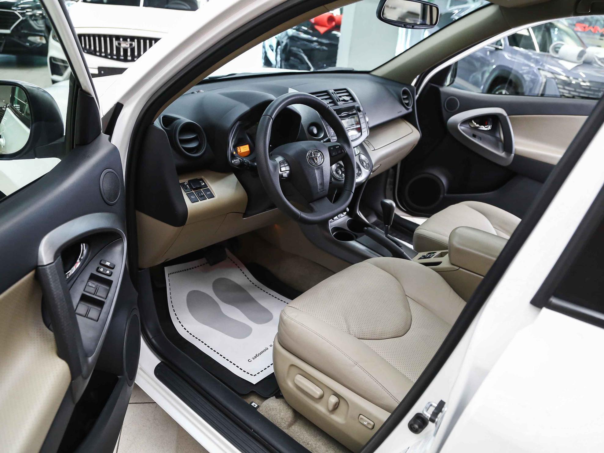 Toyota RAV4 2011, белый, ДЦ Орехово