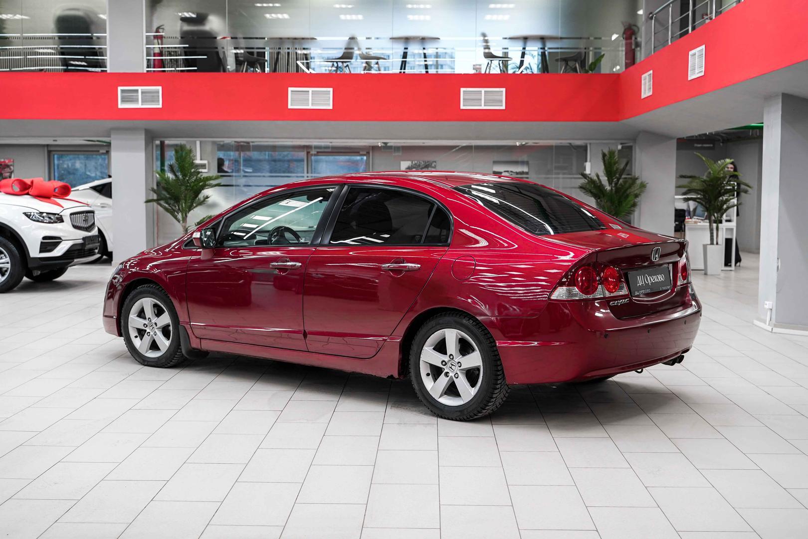 Honda Civic 2007, красный, ДЦ Орехово