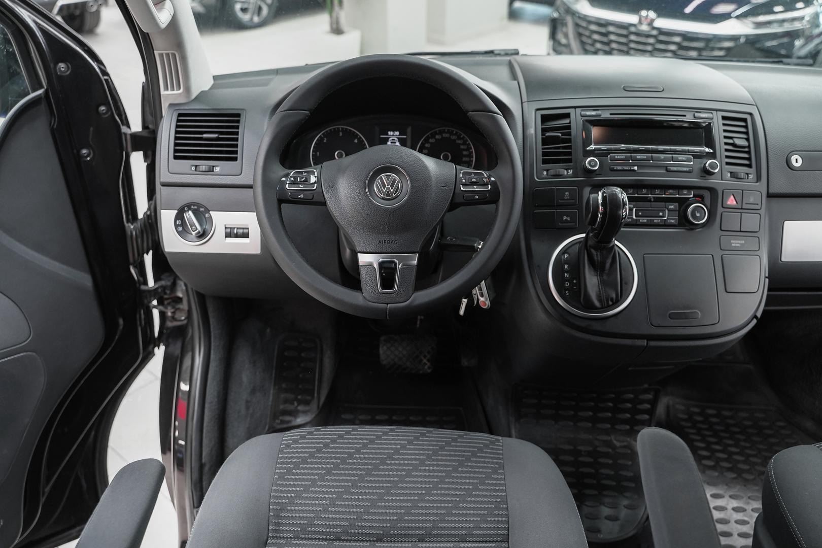 Volkswagen Multivan 2014, пурпурный, ДЦ Орехово