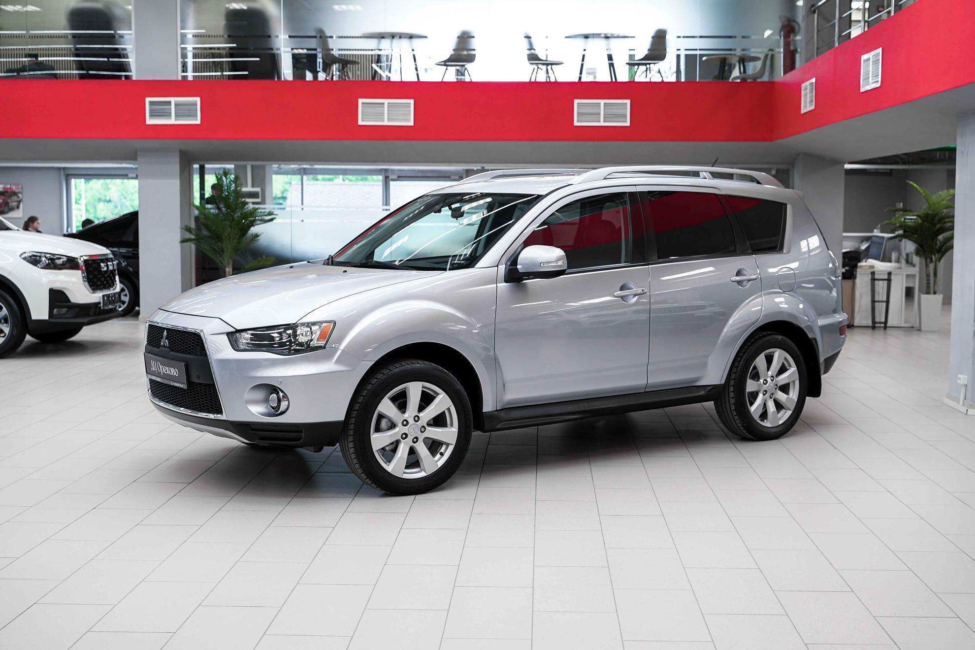 Mitsubishi Outlander 2010, серебряный, ДЦ Орехово