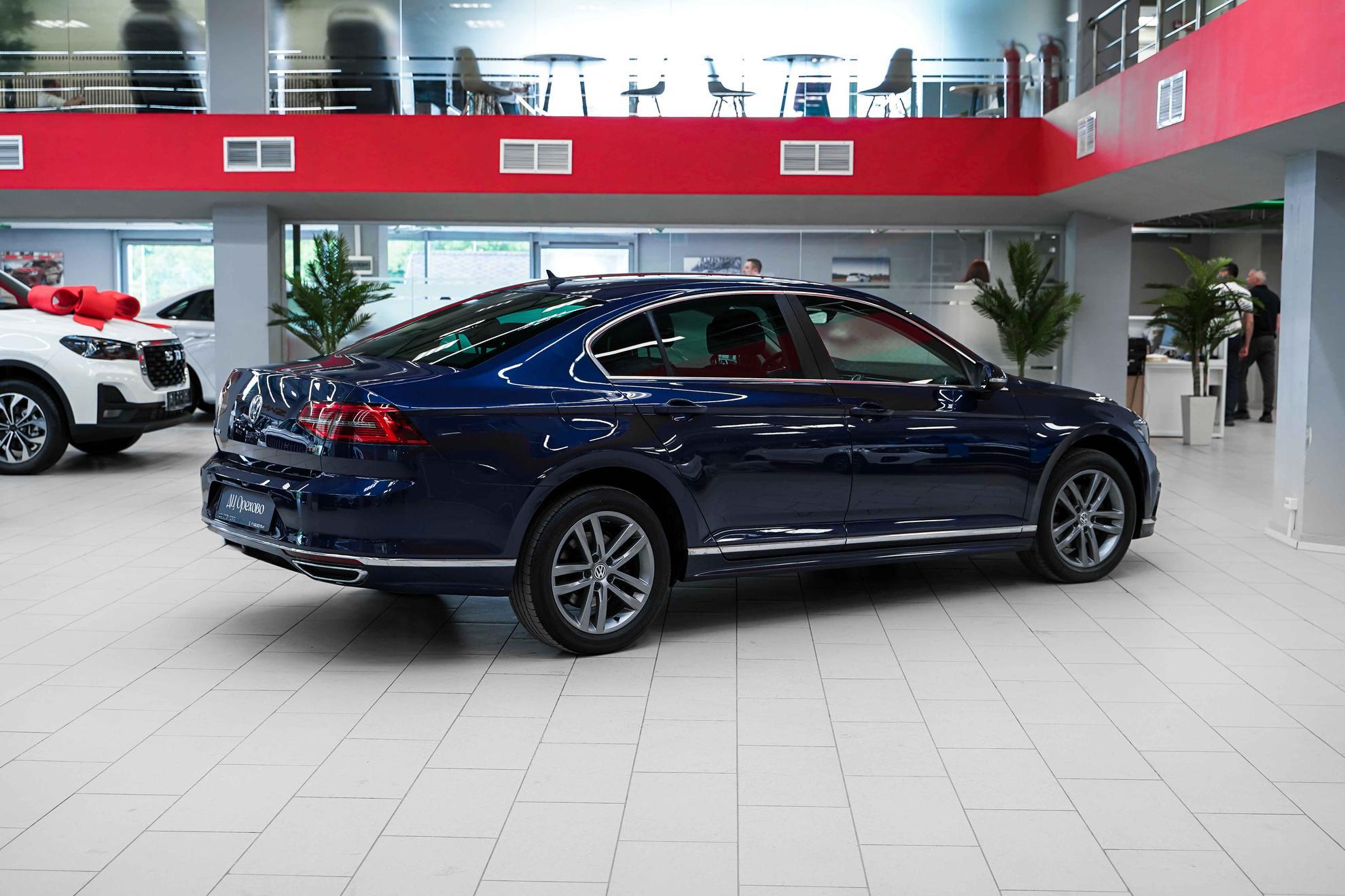 Volkswagen Passat 2017, синий, ДЦ Орехово