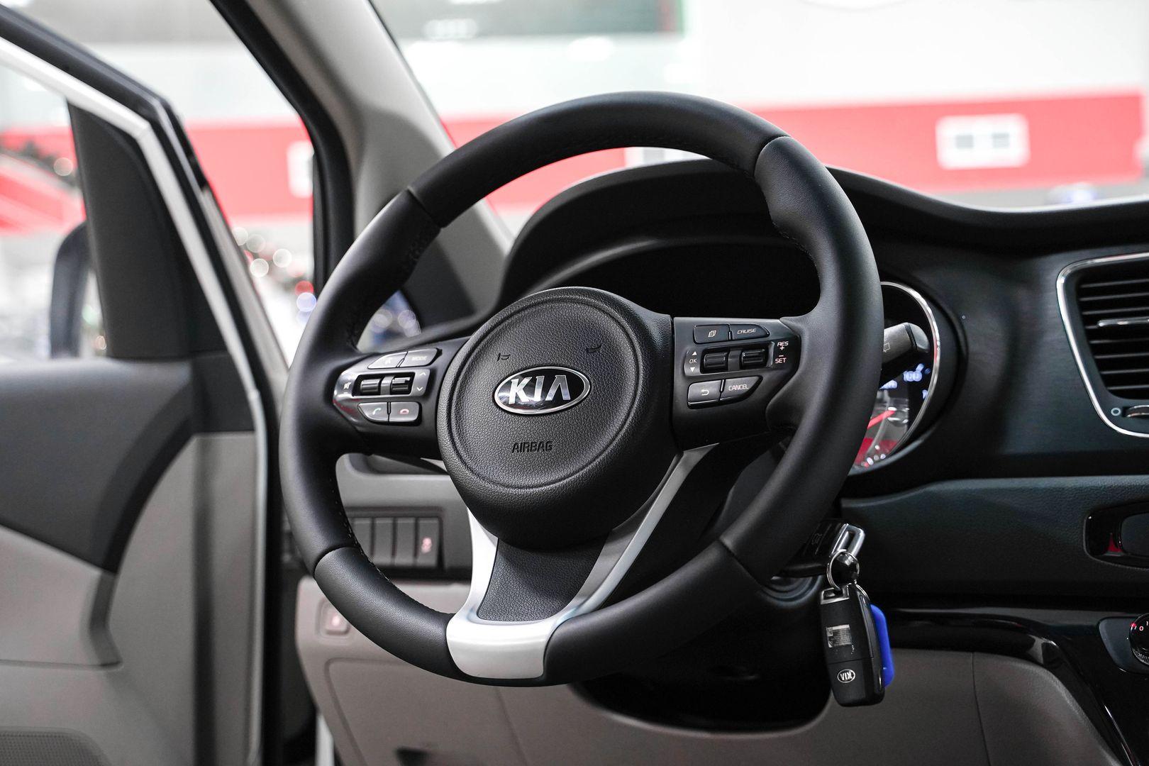 Kia Carnival 2016, белый, ДЦ Орехово