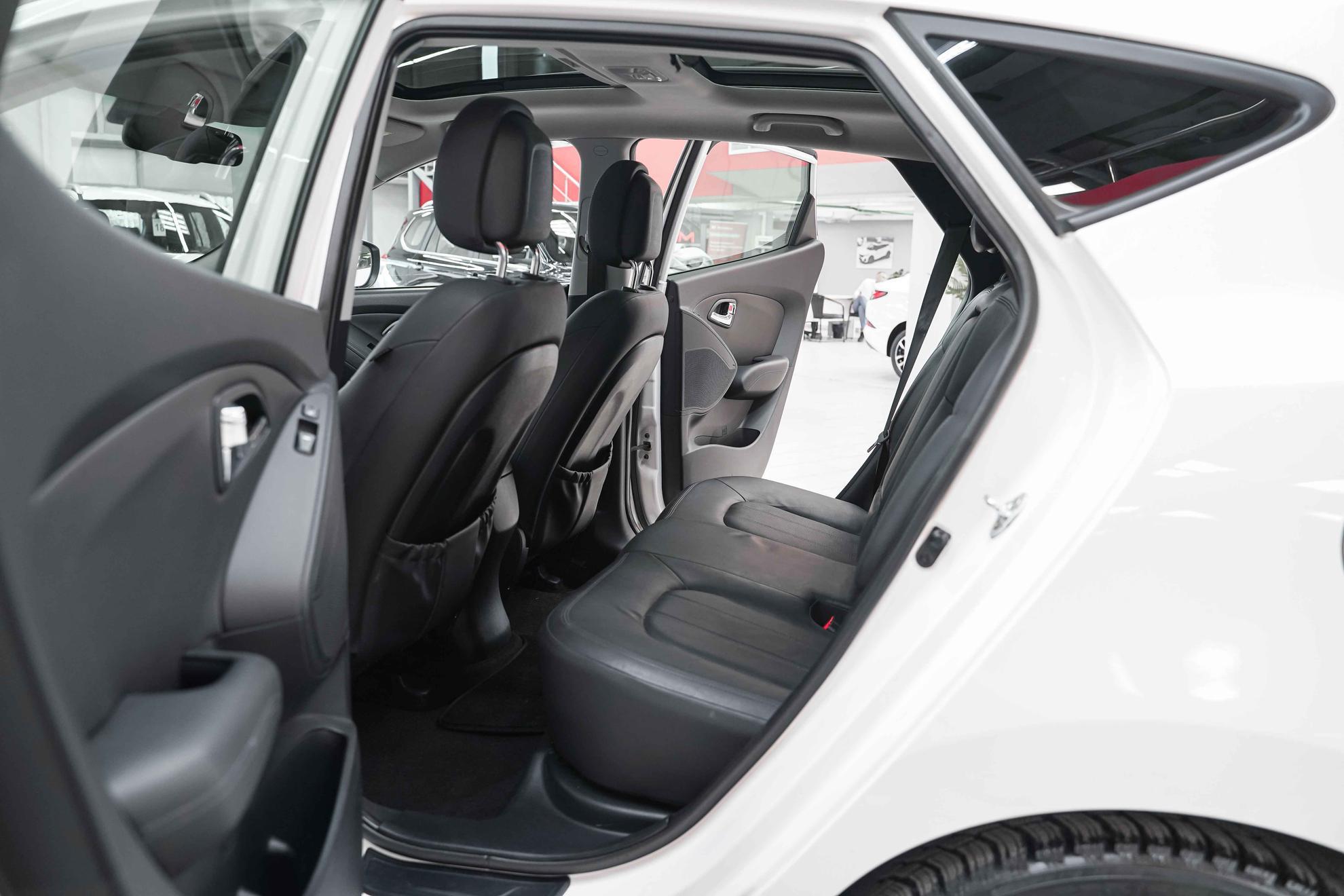 Hyundai ix35 2012, белый, ДЦ Орехово