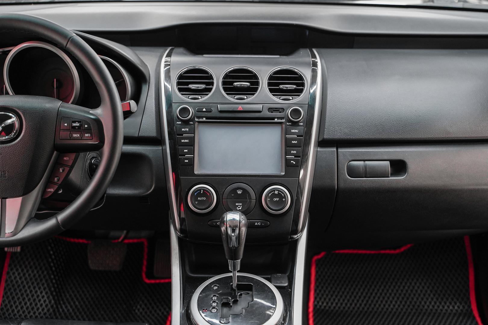 Mazda CX-7 2010, белый, ДЦ Орехово