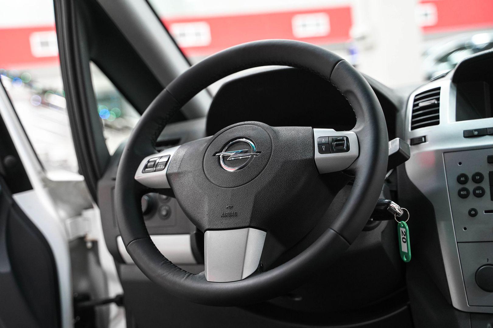 Opel Zafira 2012, белый, ДЦ Орехово