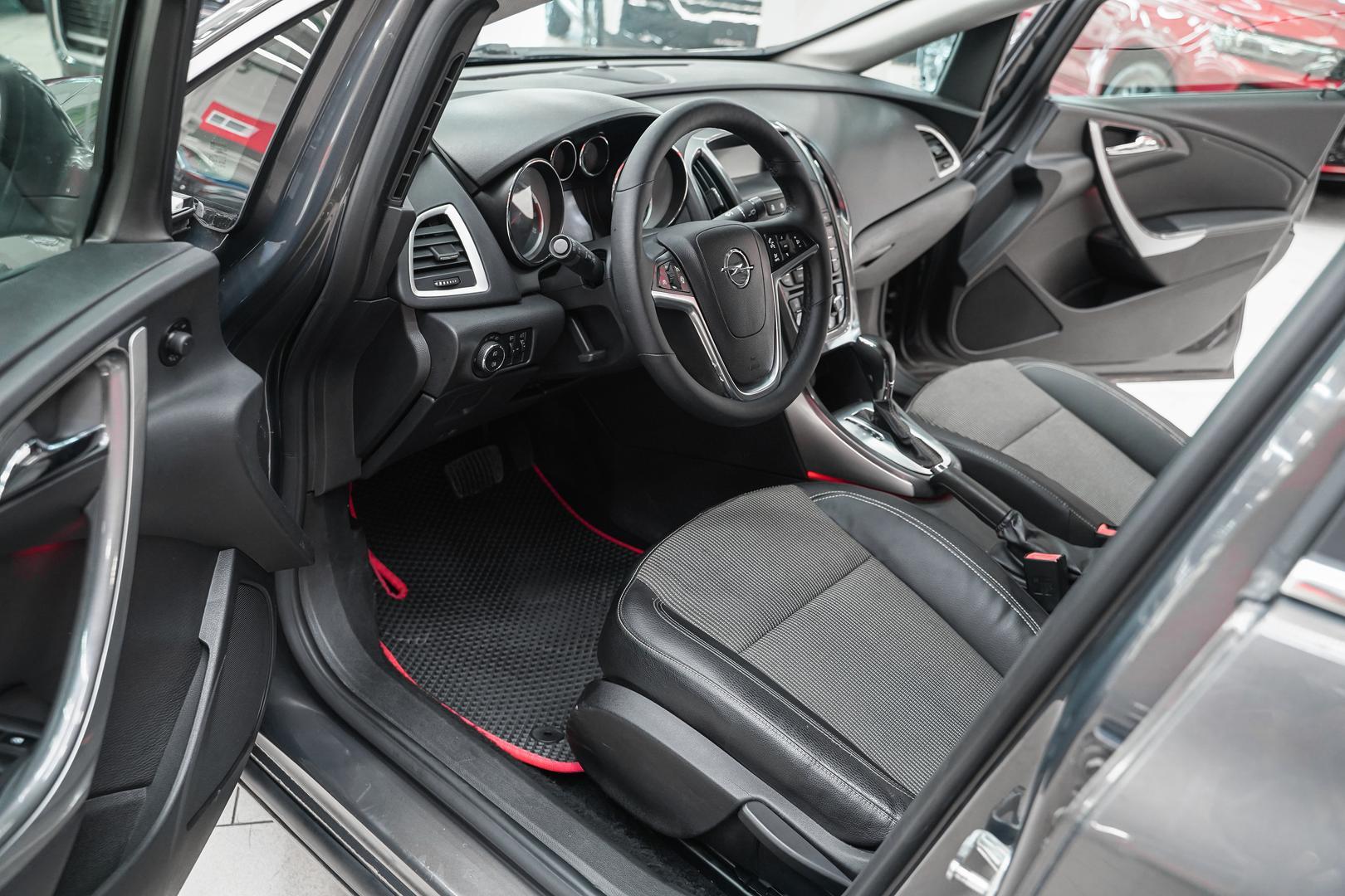Opel Astra 2012, серый, ДЦ Орехово