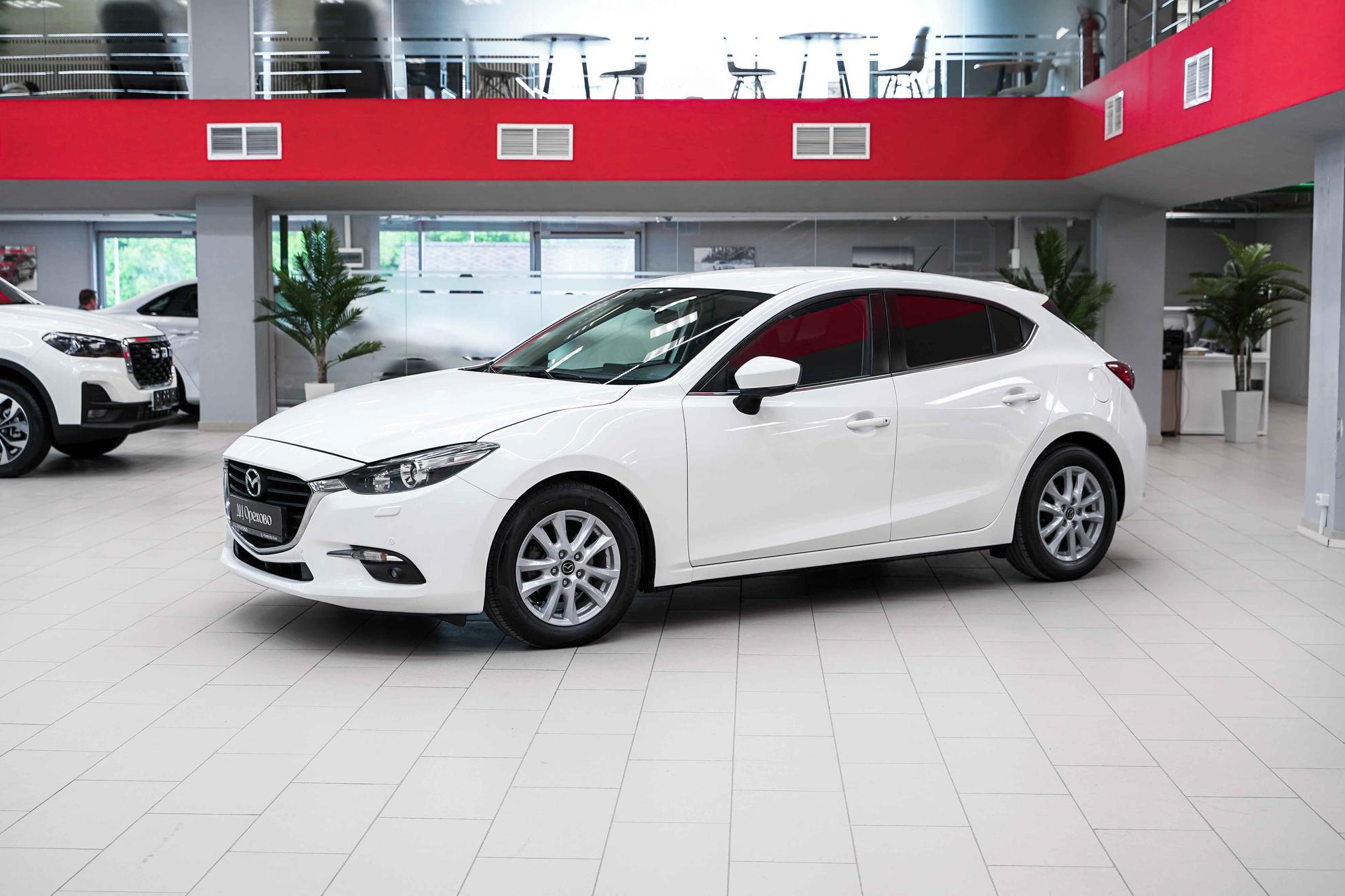 Mazda 3 2016, белый, ДЦ Орехово
