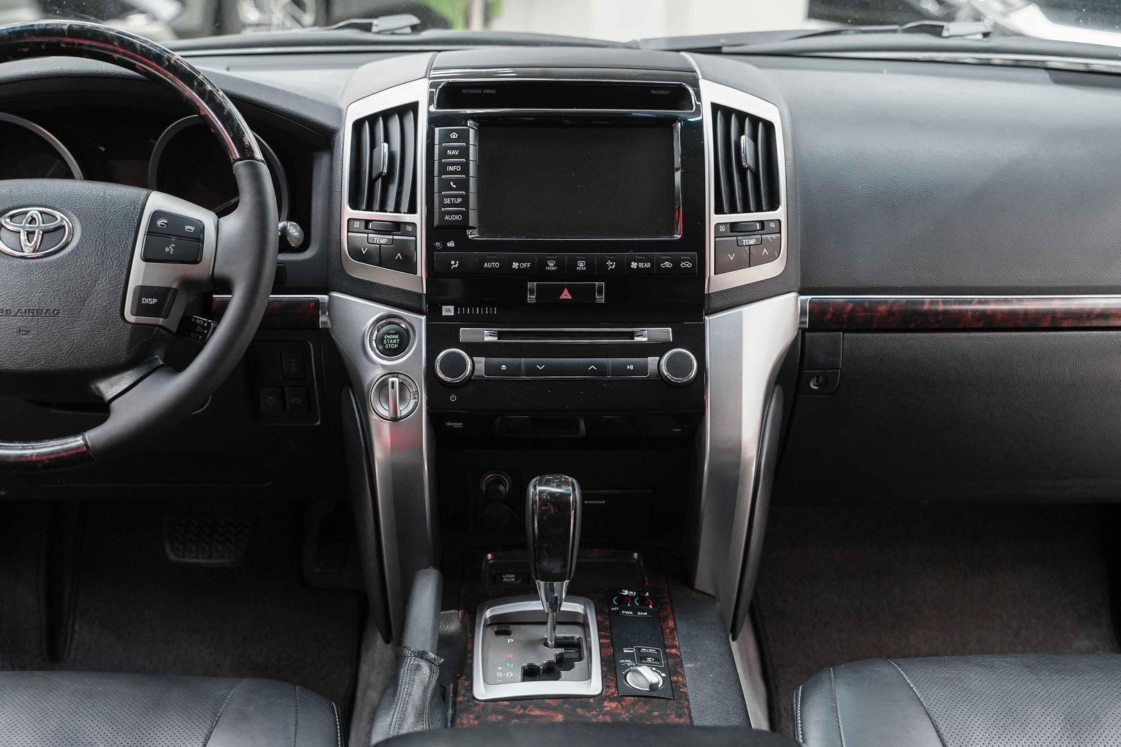 Toyota Land Cruiser 2012, черный, ДЦ Орехово
