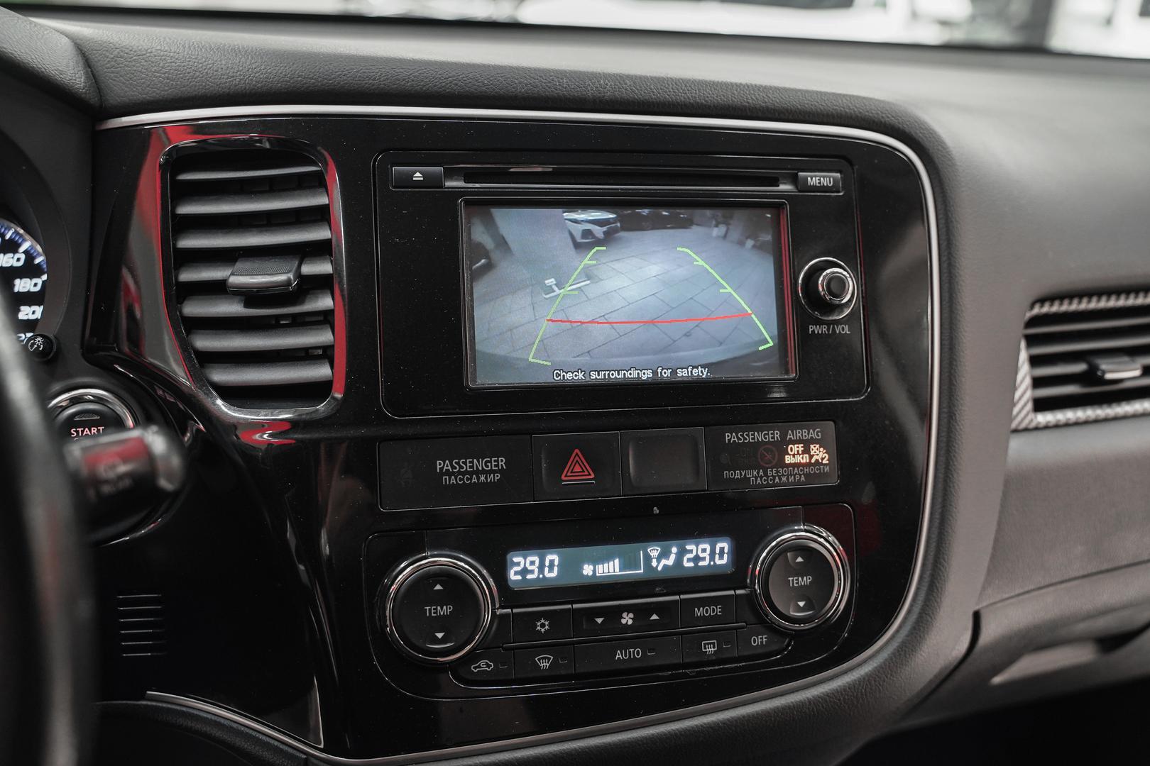 Mitsubishi Outlander 2014, белый, ДЦ Орехово