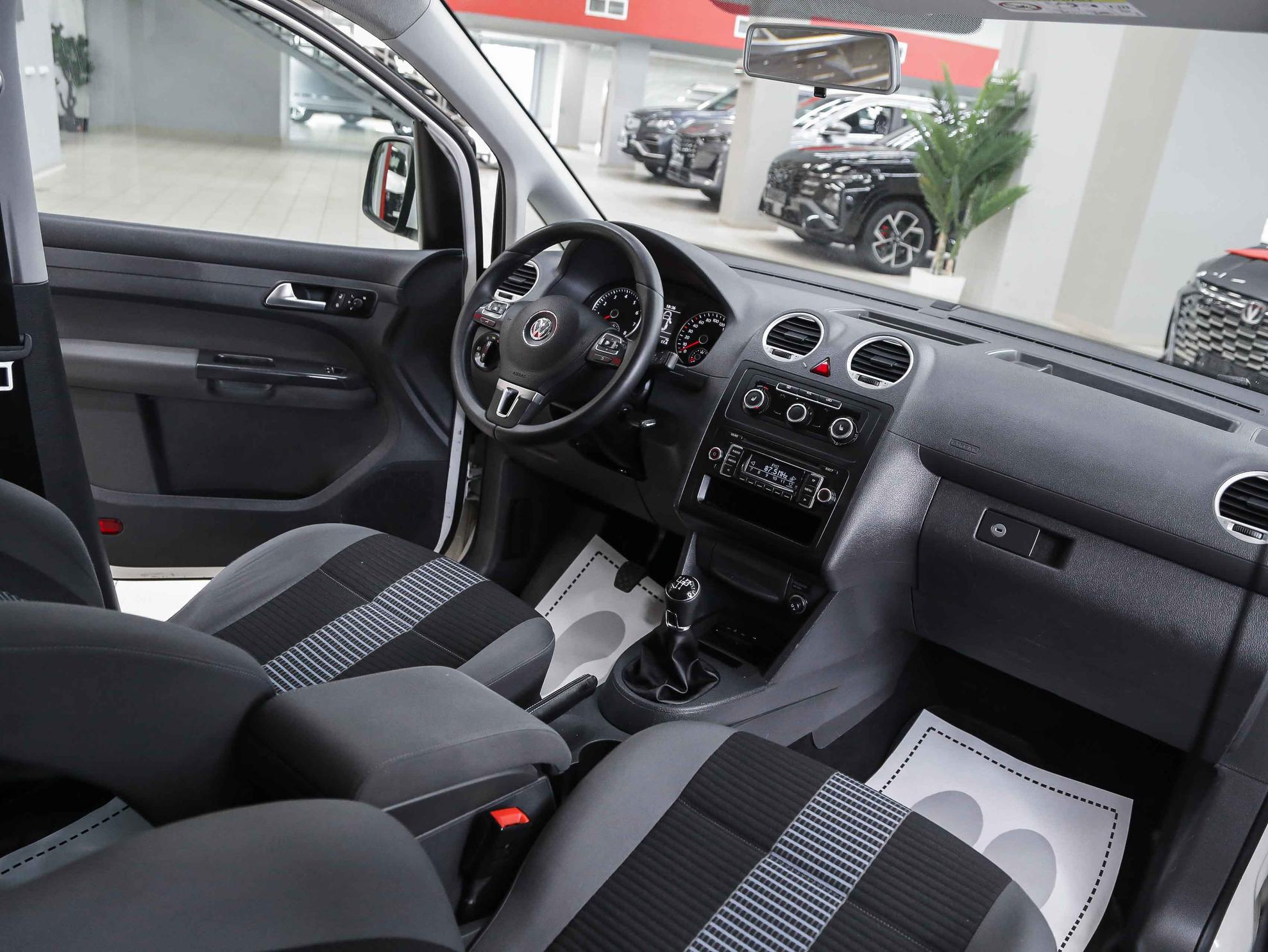 Volkswagen Caddy 2013, белый, ДЦ Орехово